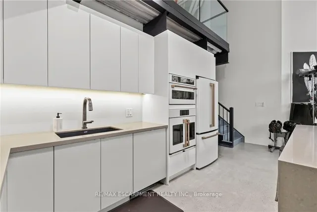 Additional property image - 66 Bay St Unit 105