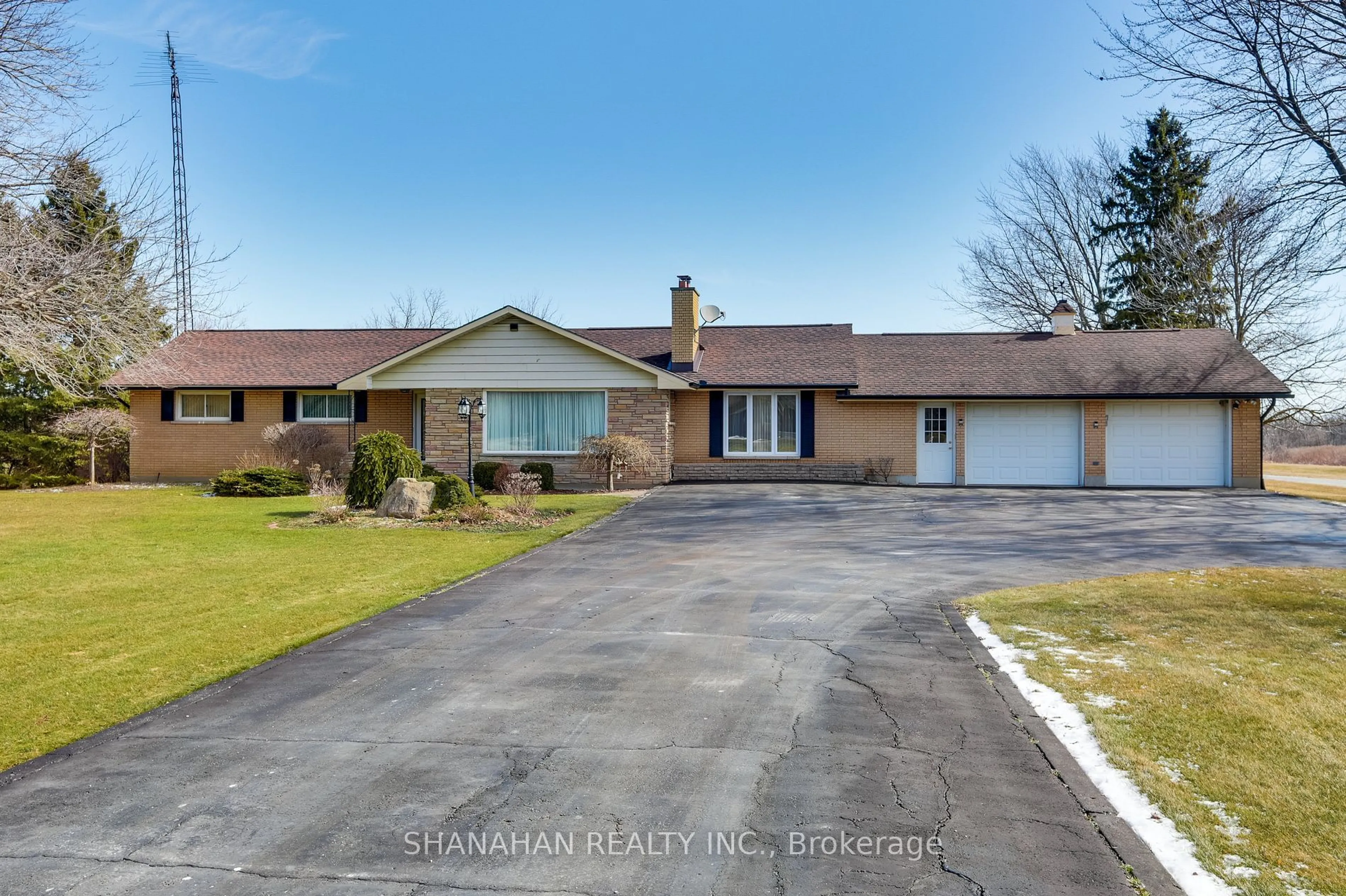 A pic from outside/outdoor area/front of a property/back of a property/a pic from drone, street for 3004 River St, Brooke-Alvinston Ontario N0N 1A0