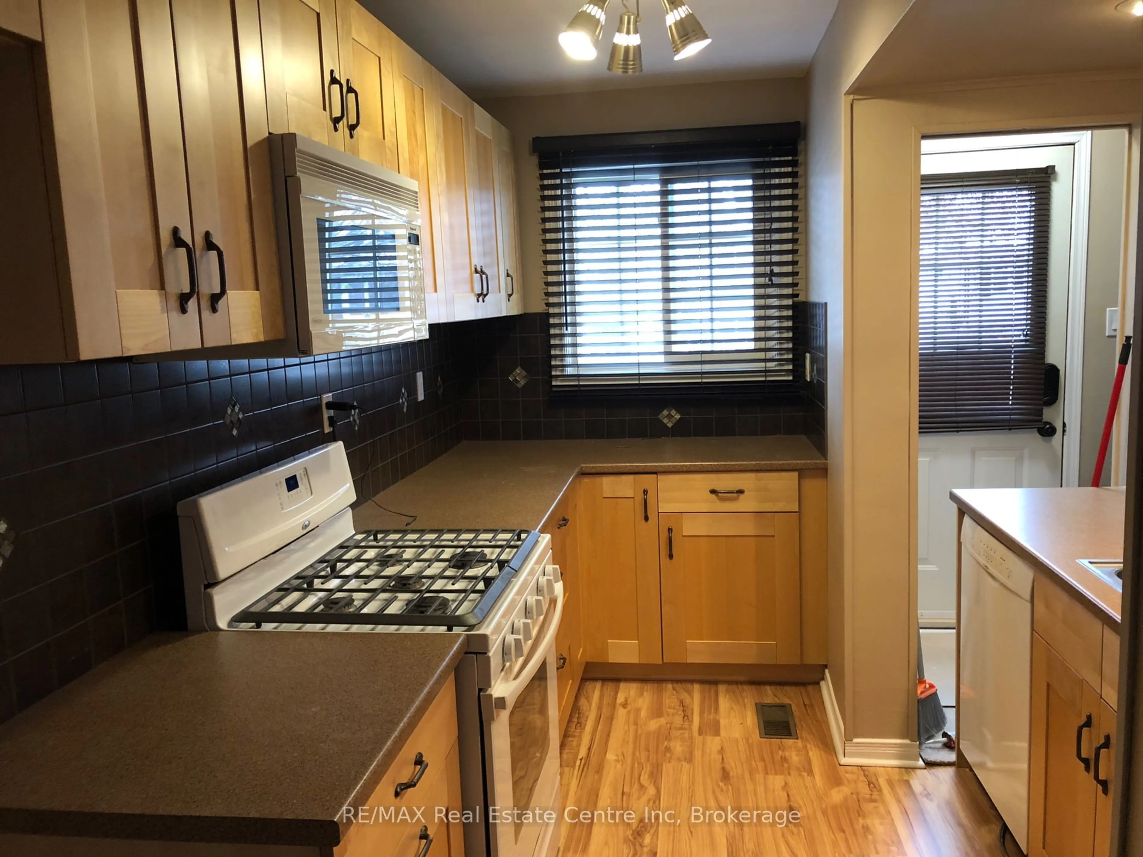 Standard kitchen, unknown for 23 Julia Dr, Guelph Ontario N1H 5V9