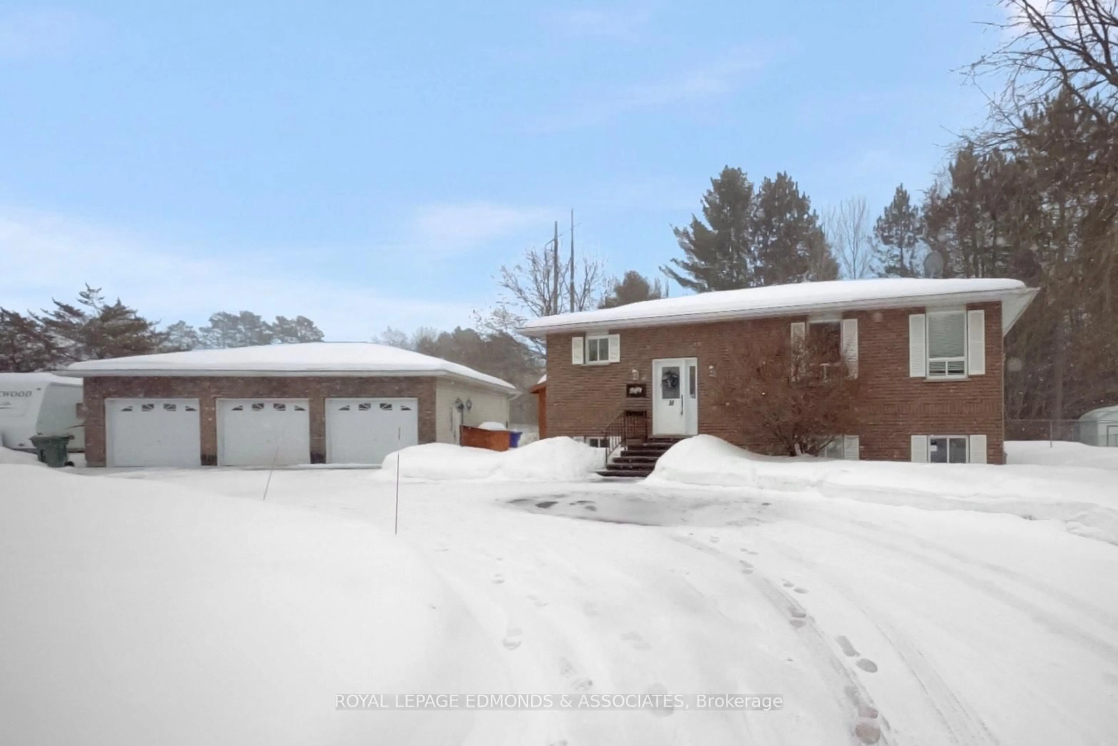 Unknown for 50 Jamie Cres, Petawawa Ontario K8H 3N2