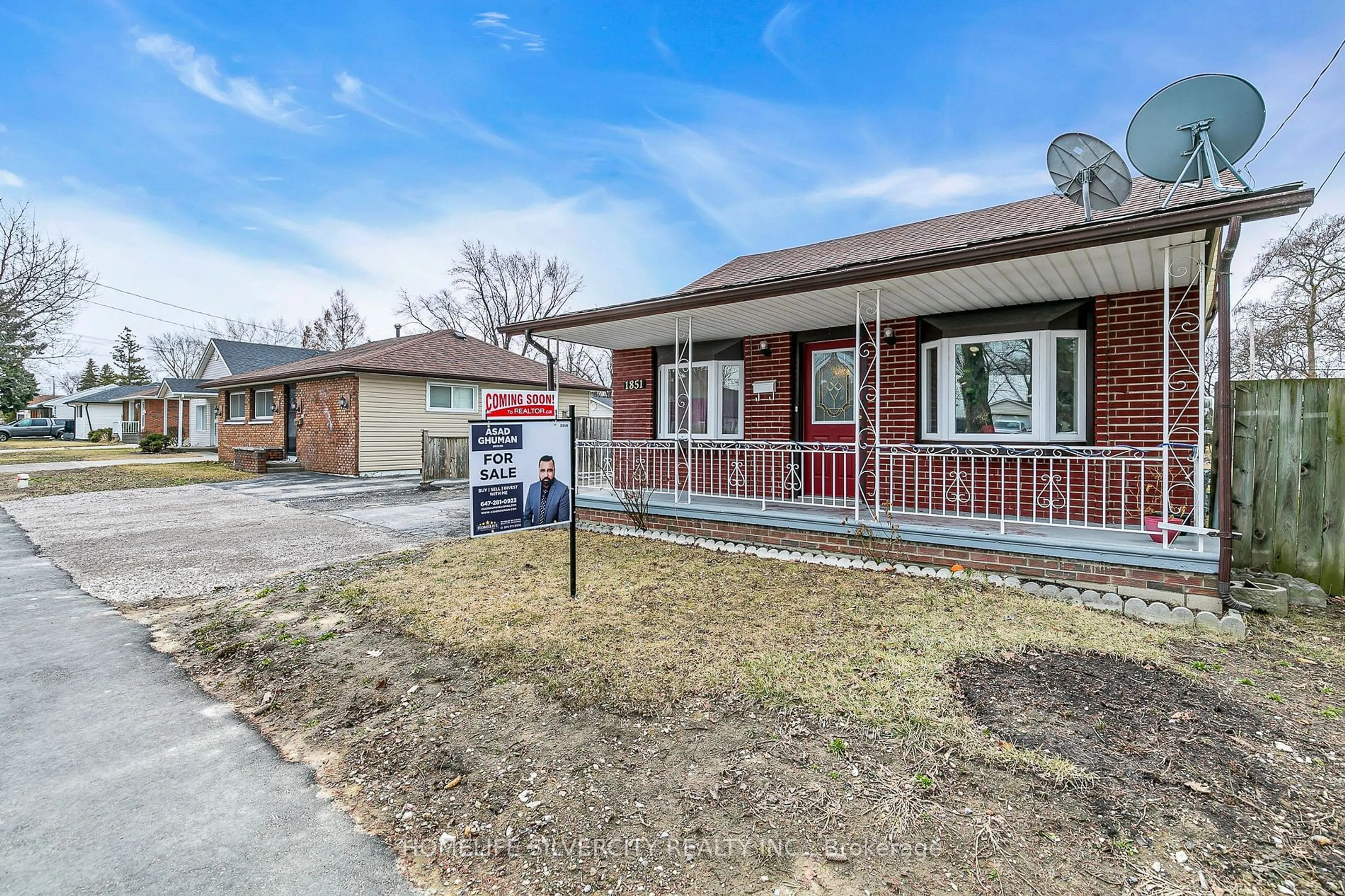 Home with brick exterior material, street for 1851 Jefferson Blvd, Windsor Ontario N8T 2V9