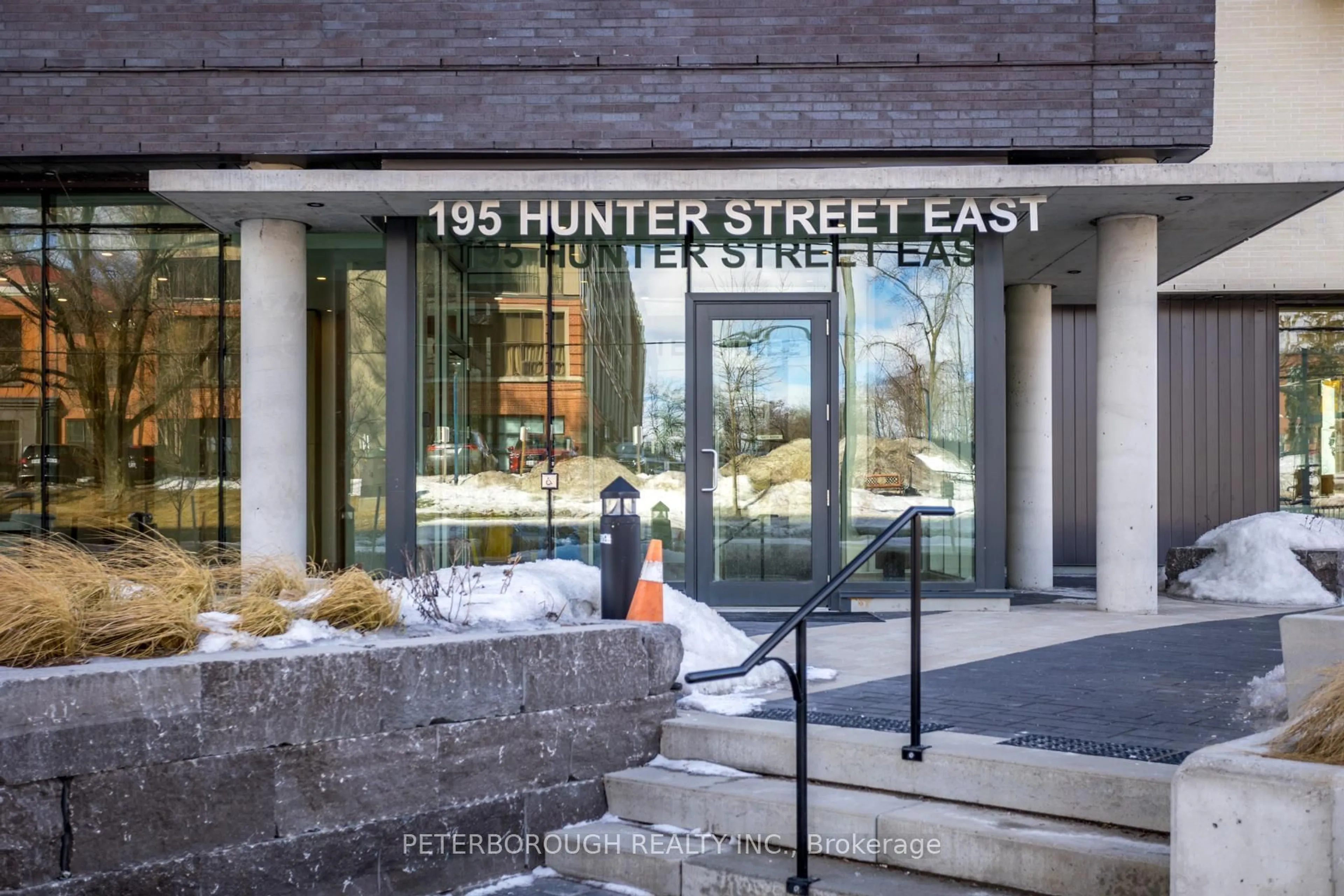 Indoor foyer for 195 HUNTER St #512, Peterborough East Ontario K9H 0K6