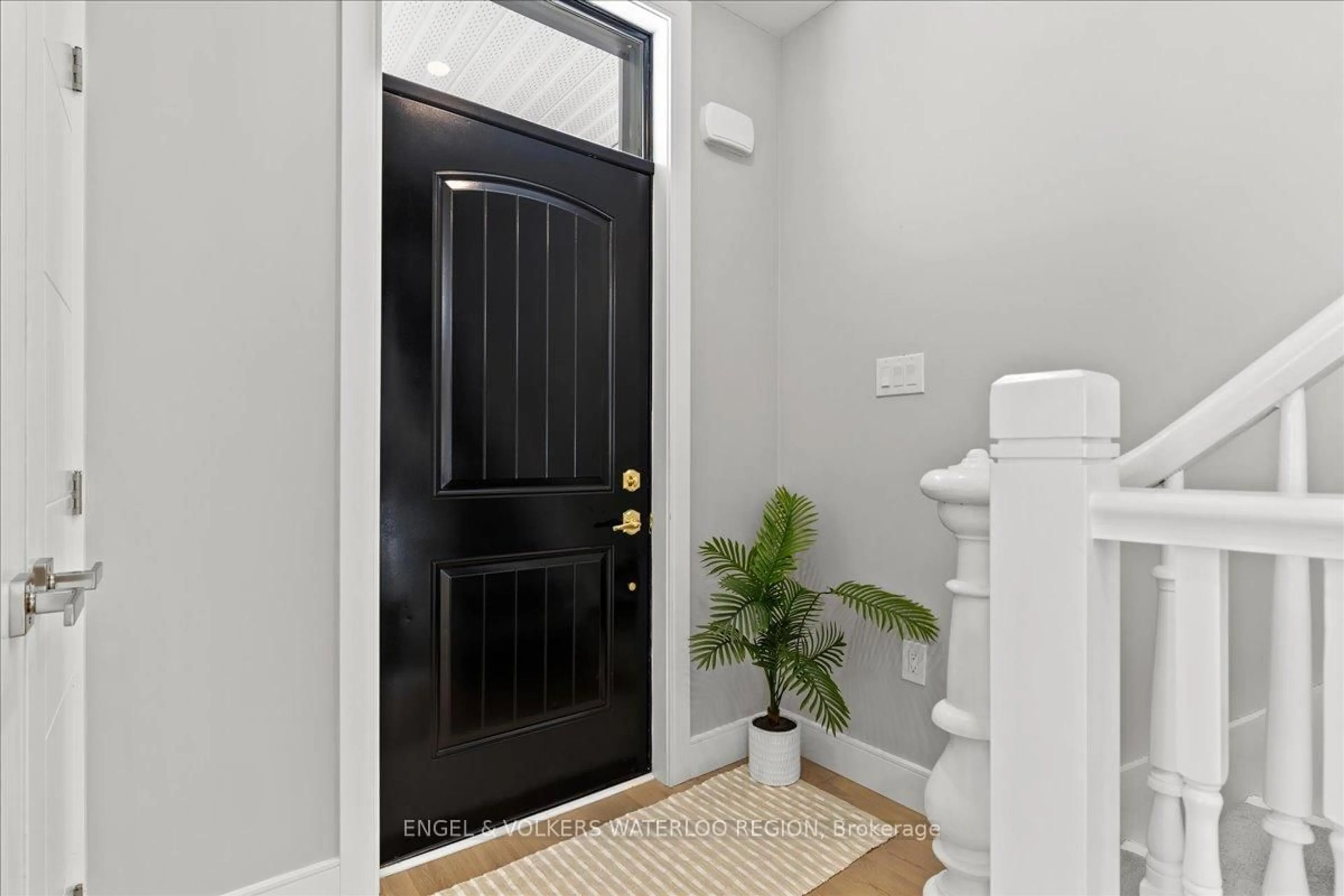 Indoor entryway for 46 Bell St, Ingersoll Ontario N5C 2N6