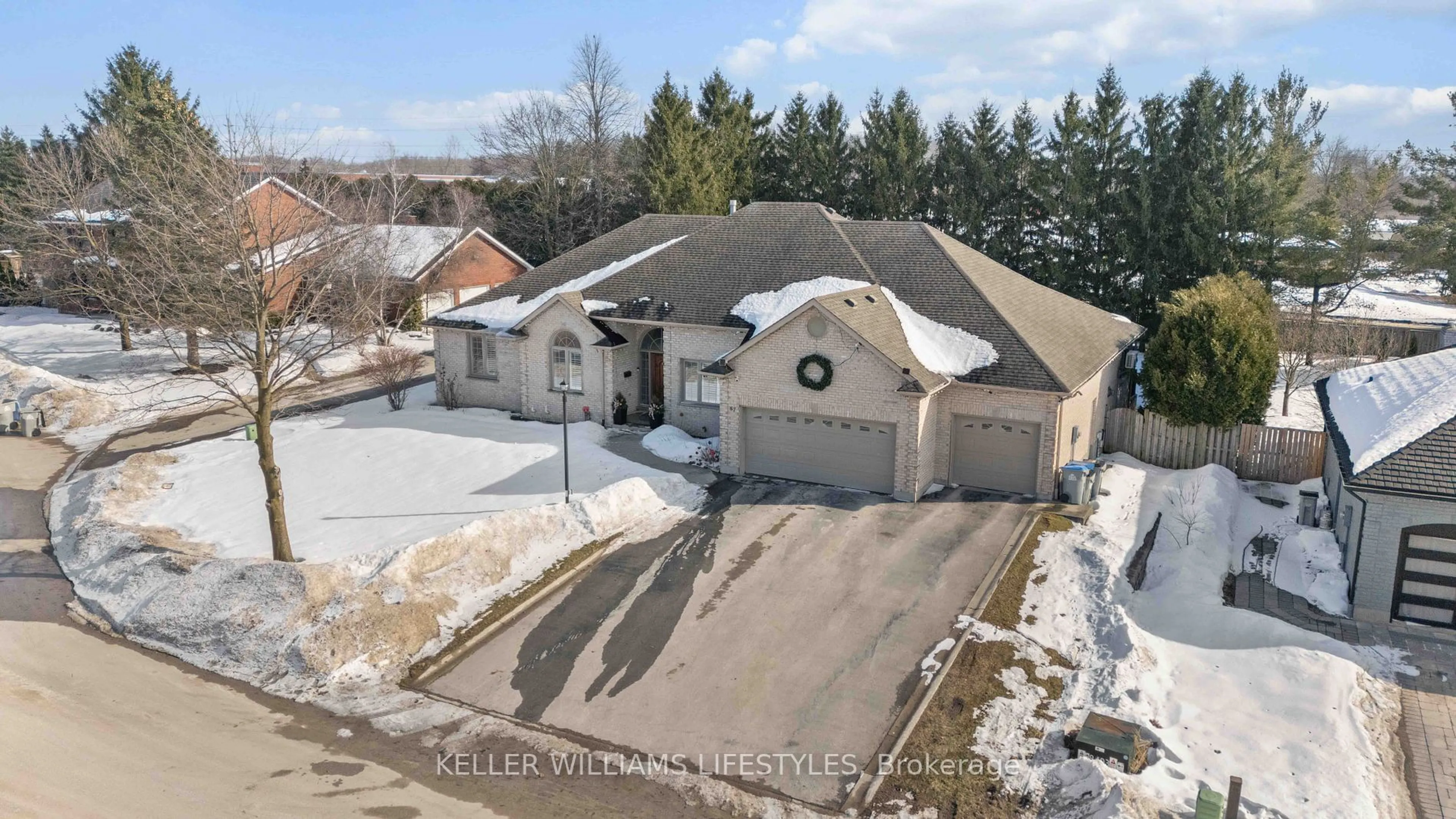 A pic from outside/outdoor area/front of a property/back of a property/a pic from drone, street for 87 Sir James Crt, Middlesex Centre Ontario N0M 1C0