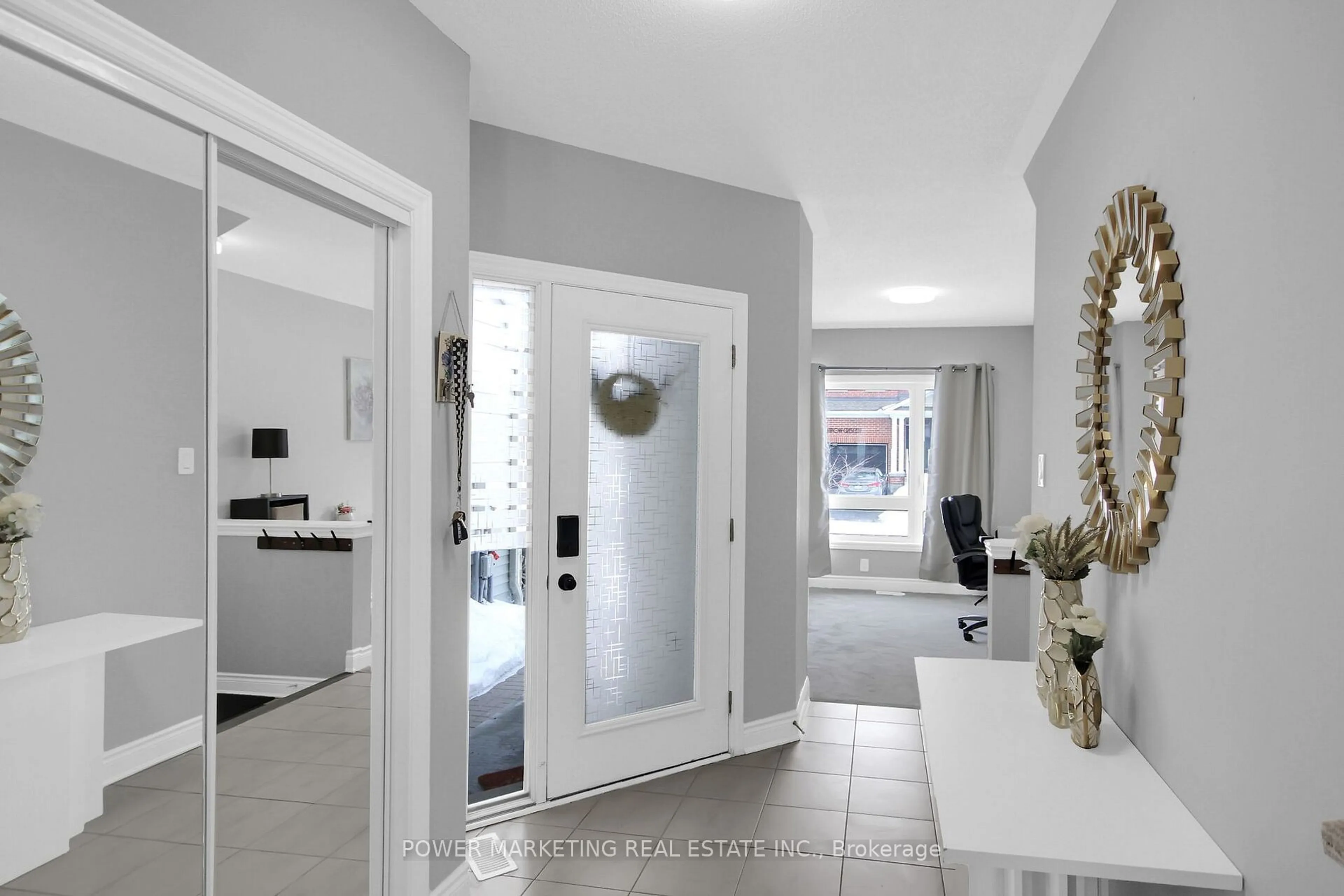 Indoor entryway for 42 MUDMINNOW Cres, Ottawa Ontario K4A 5H8