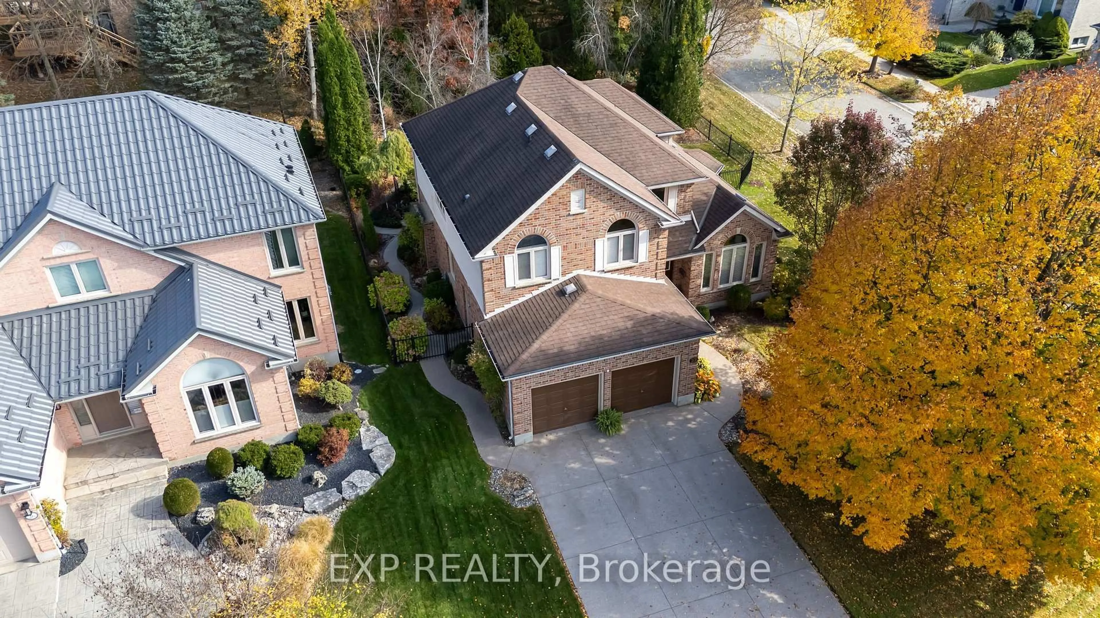 A pic from outside/outdoor area/front of a property/back of a property/a pic from drone, street for 22 Glenridge Cres, London North Ontario N6G 4W5