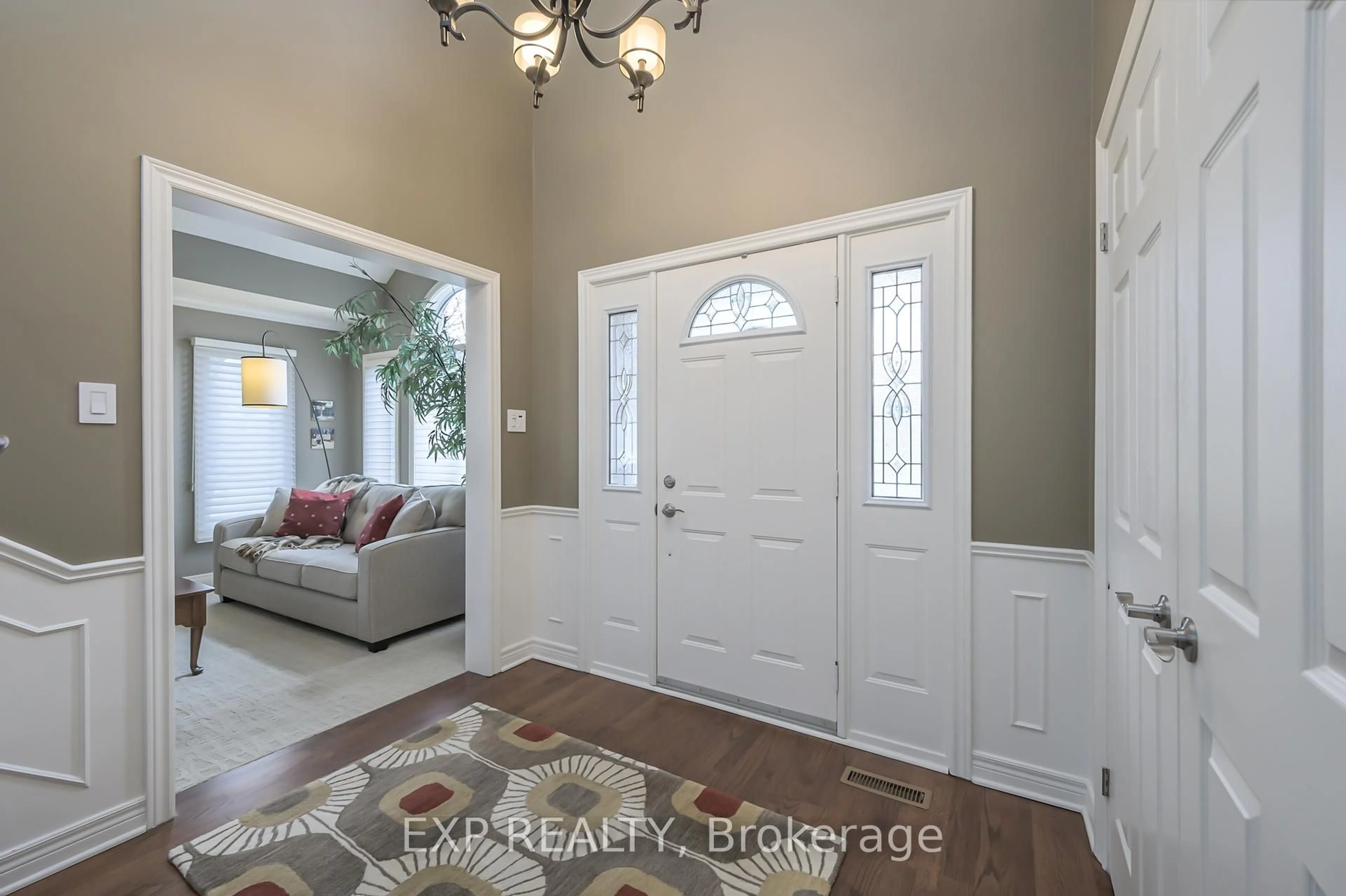 Indoor entryway for 22 Glenridge Cres, London North Ontario N6G 4W5