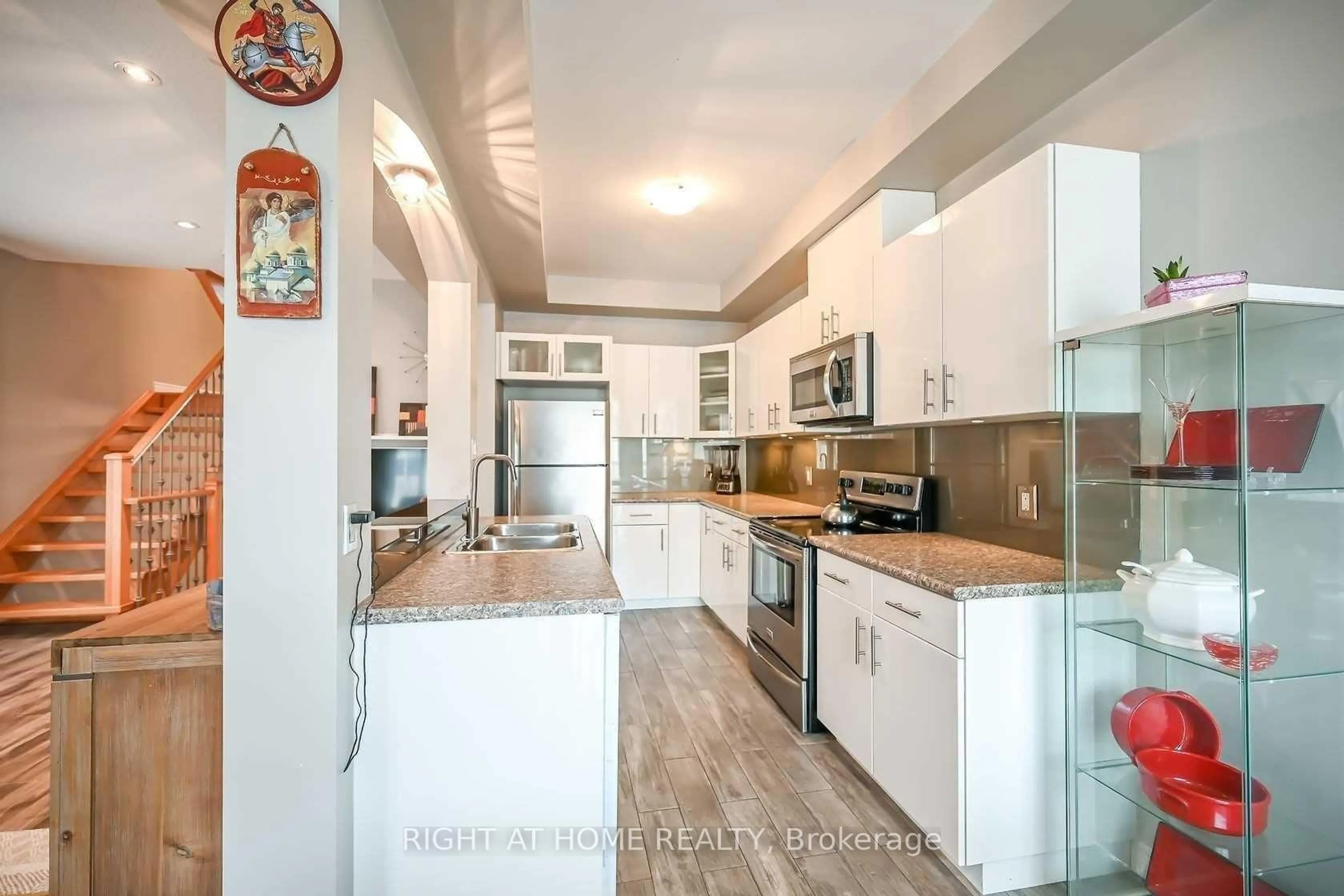 Open concept kitchen, unknown for 96 Highgate Dr, Hamilton Ontario L8J 0C2