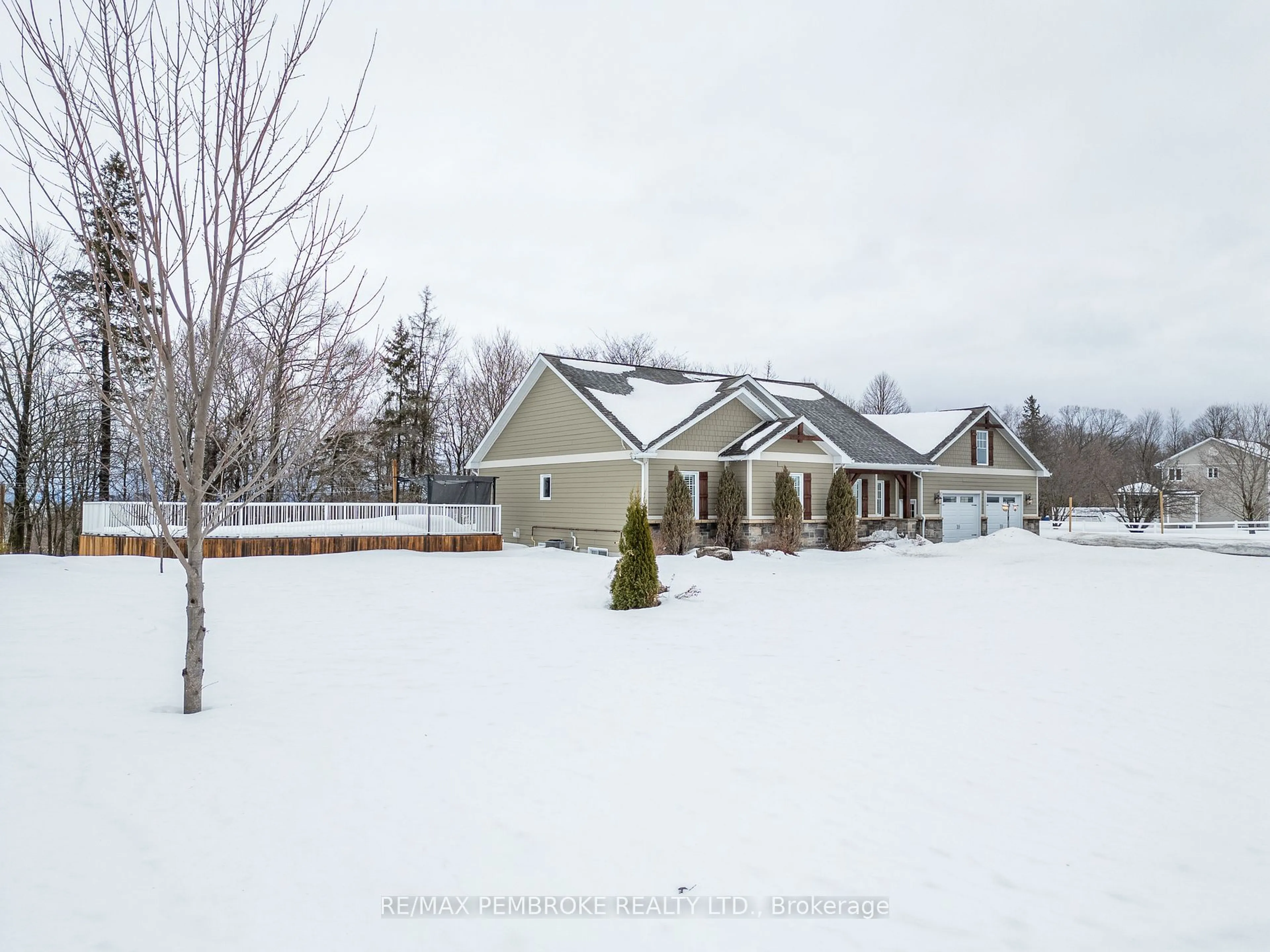 A pic from outside/outdoor area/front of a property/back of a property/a pic from drone, unknown for 4 Lowe Crt, Whitewater Region Ontario K0J 1P0