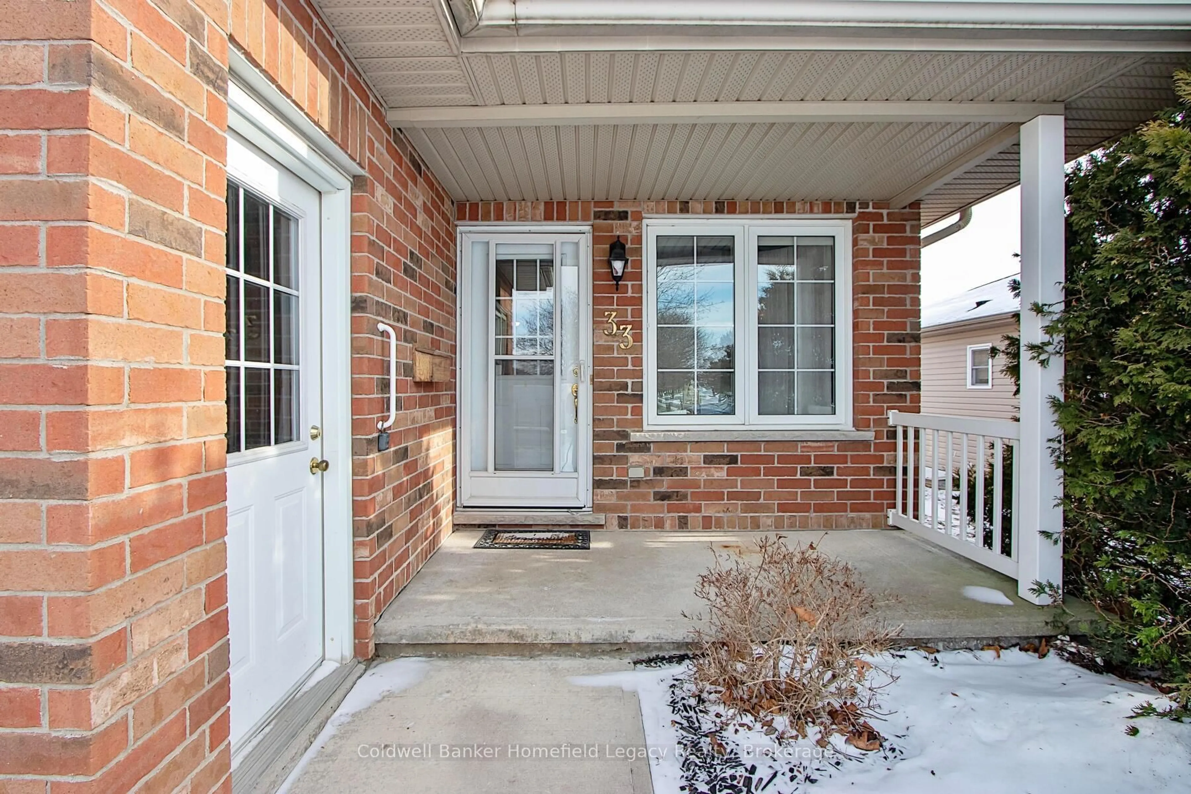 Indoor entryway for 33 Ann St, St. Marys Ontario N4X 1C8