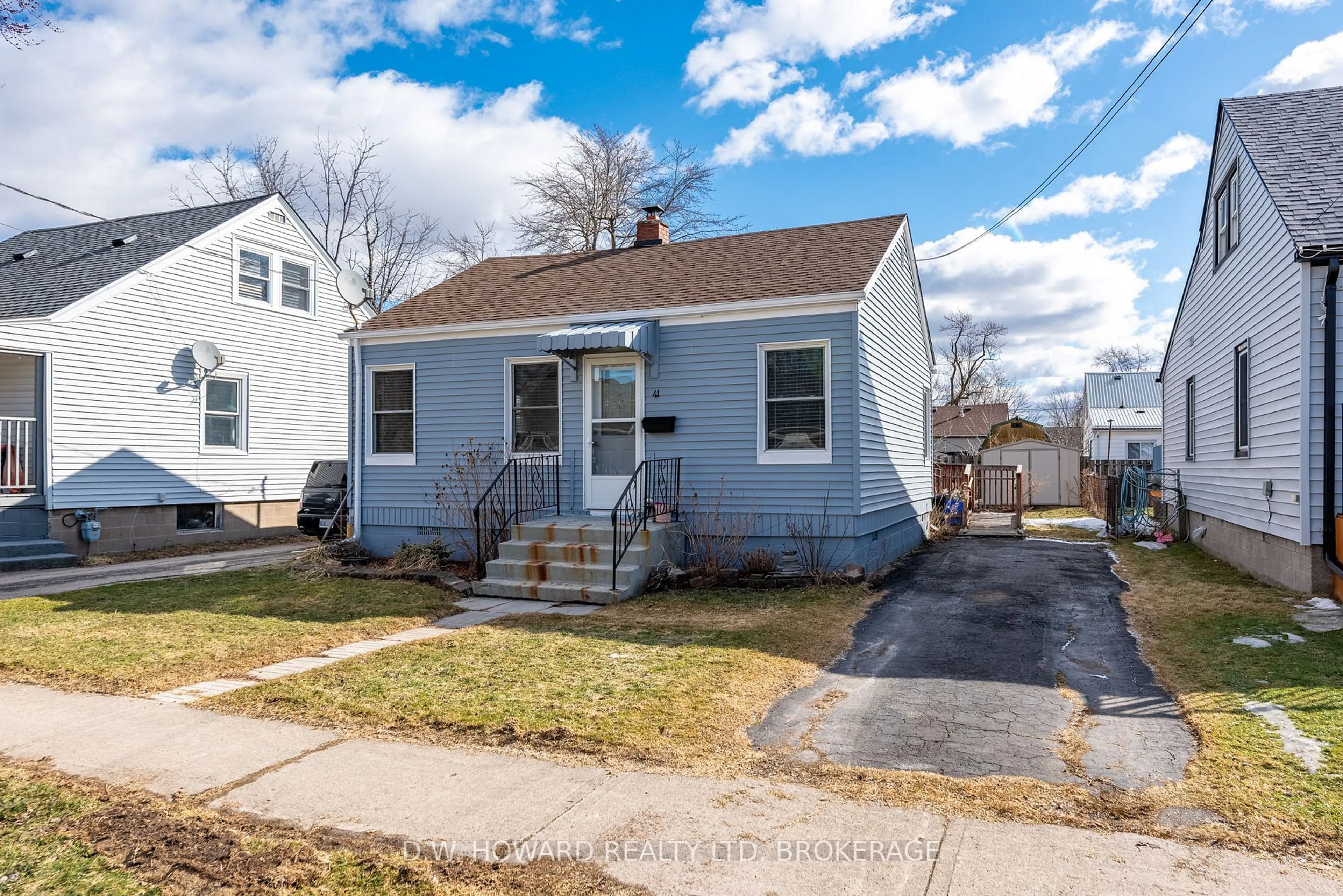 Home with vinyl exterior material, street for 41 Aberdeen Crt, Fort Erie Ontario L2A 3Z1