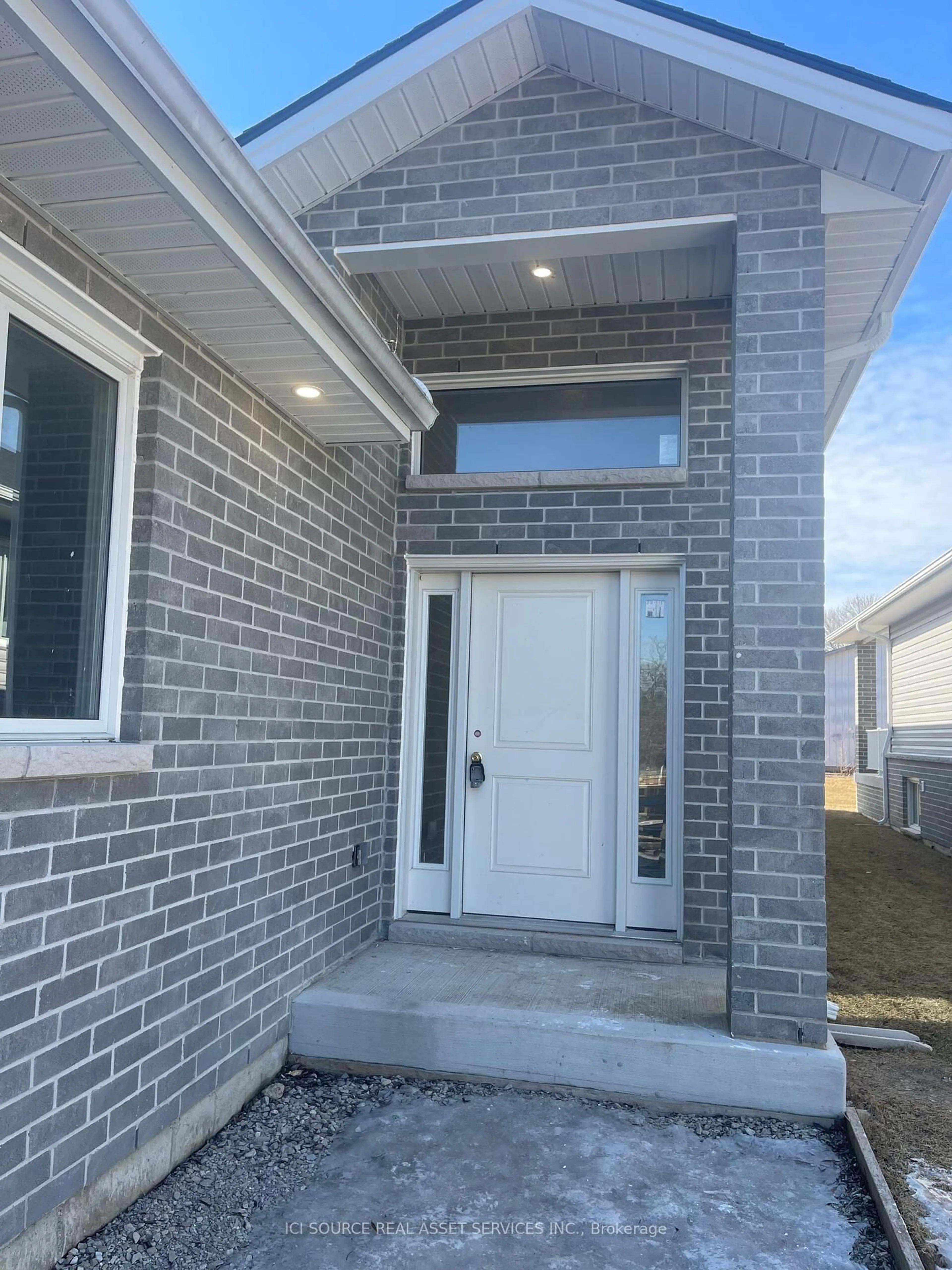 Home with brick exterior material, street for 8 Yellow Bridge Cres, Chatham-Kent Ontario N0P 2P0