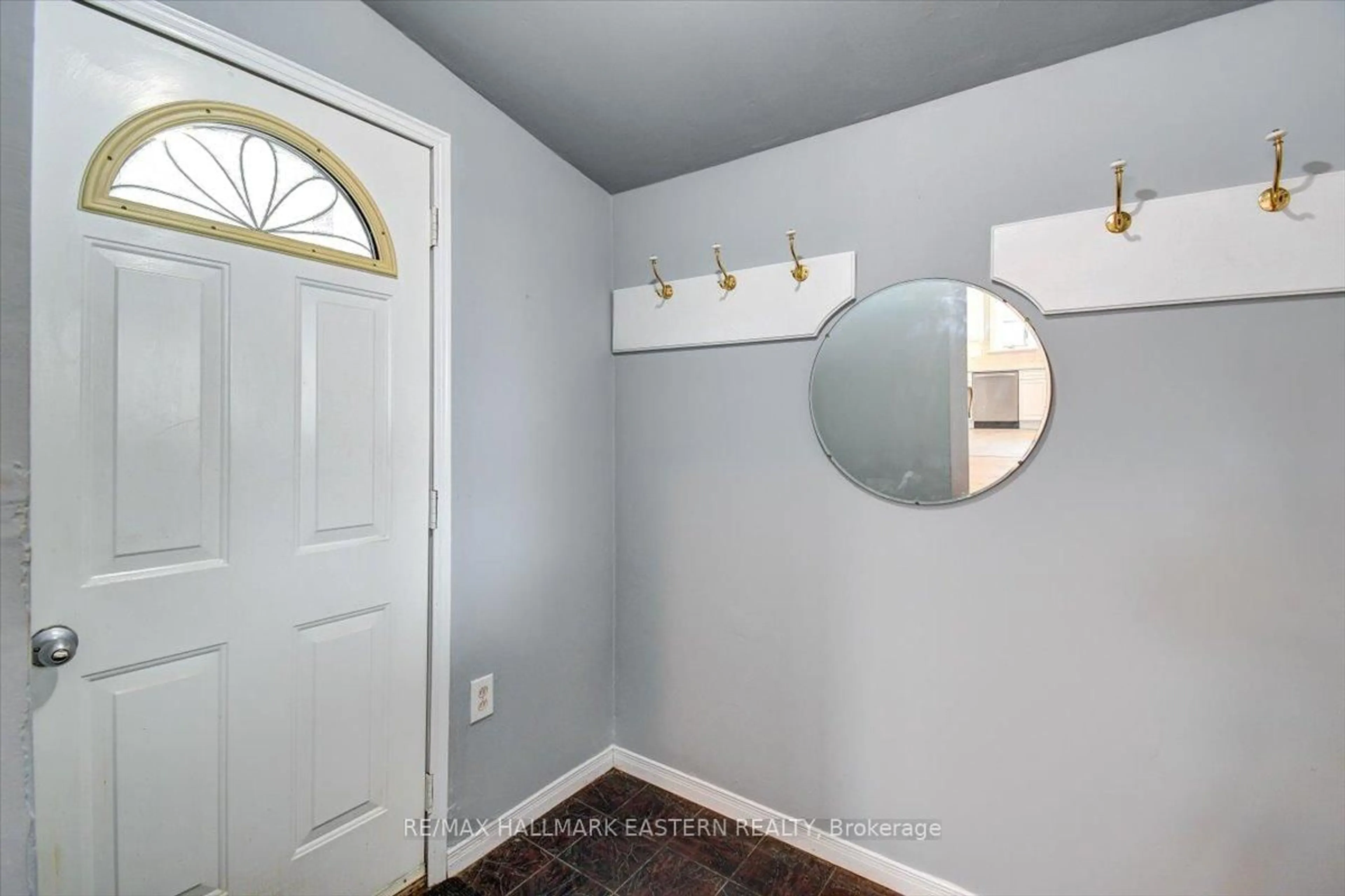 Indoor entryway for 743 Barbara Cres, Peterborough Ontario K9J 3X6