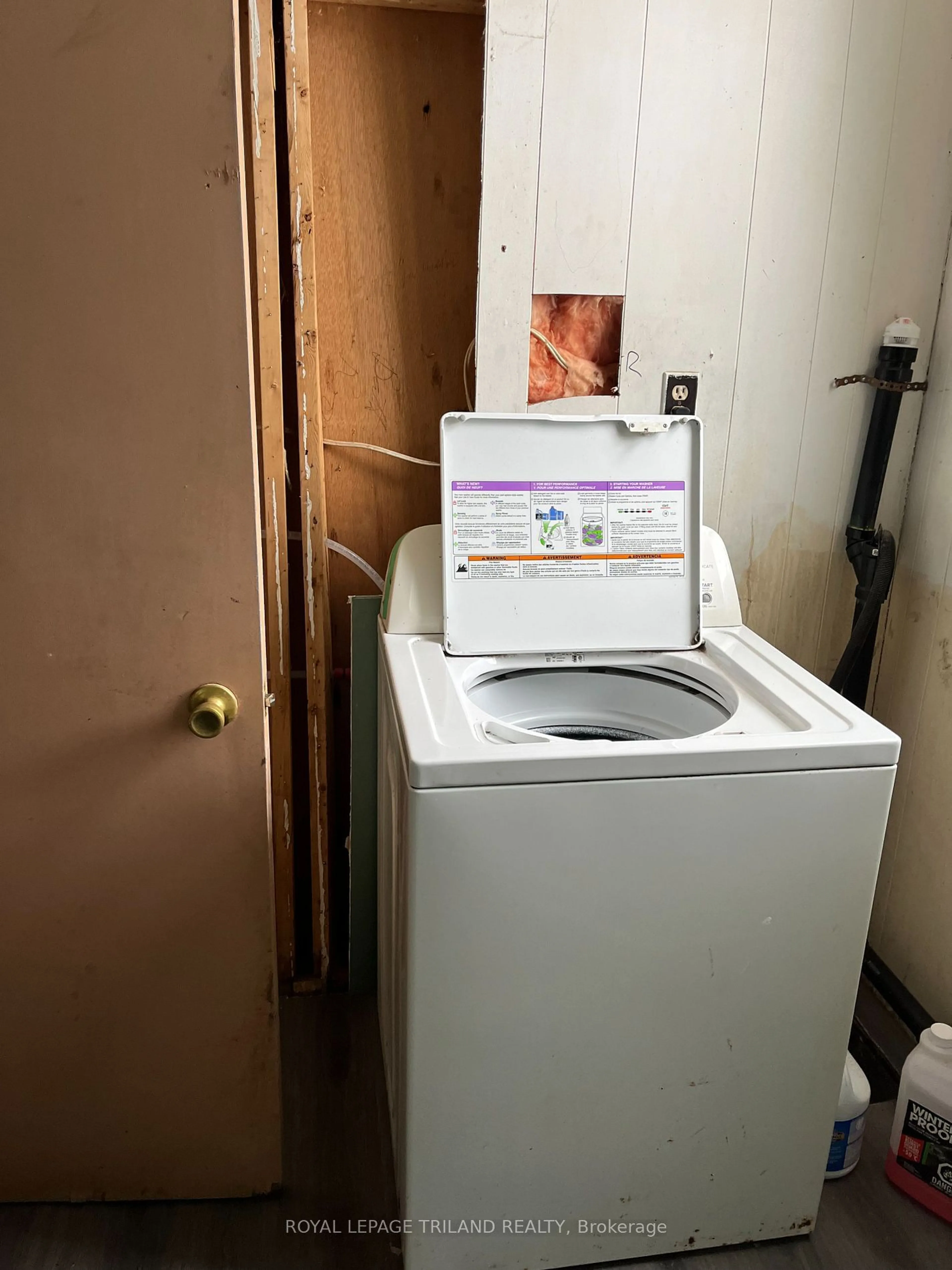 Laundry room for 22933 Hagerty Rd, Newbury Ontario N0L 1Z0