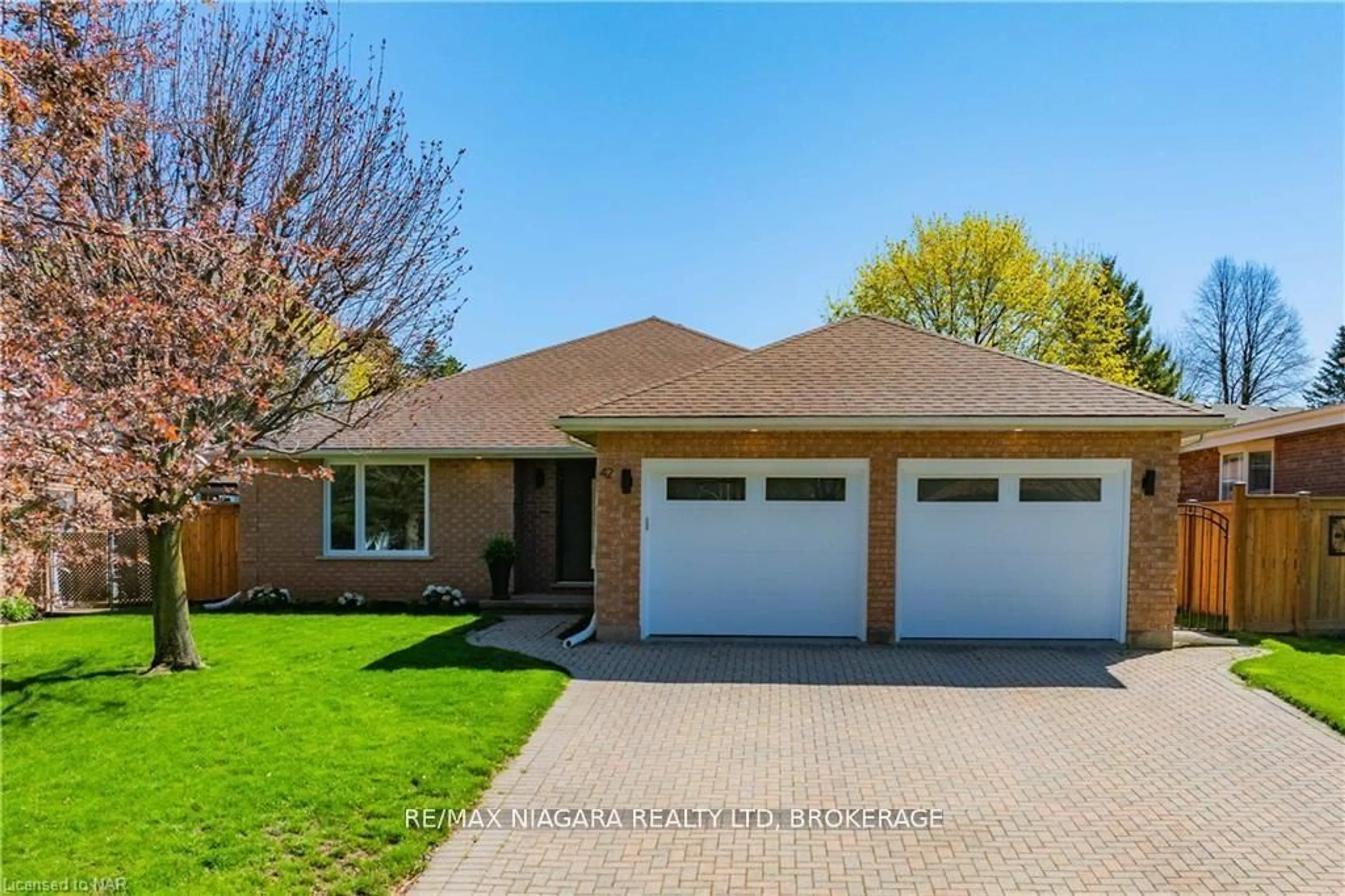 Home with brick exterior material, street for 42 BERKWOOD Pl, Pelham Ontario L0S 1E2