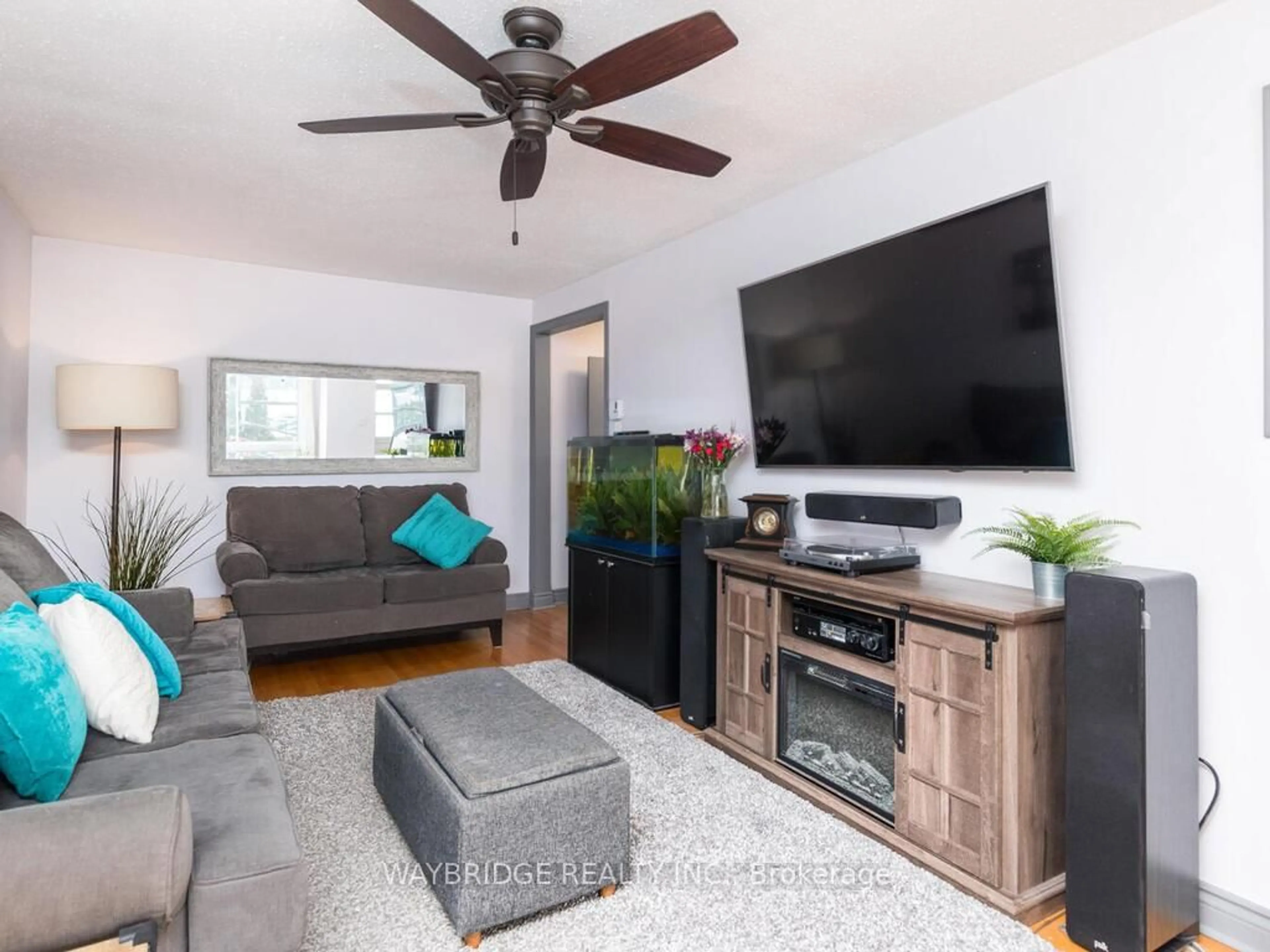 Living room with furniture, wood/laminate floor for 2658 Moncton Rd #A, Britannia Heights - Queensway Terrace N and Area Ontario K2B 7W1