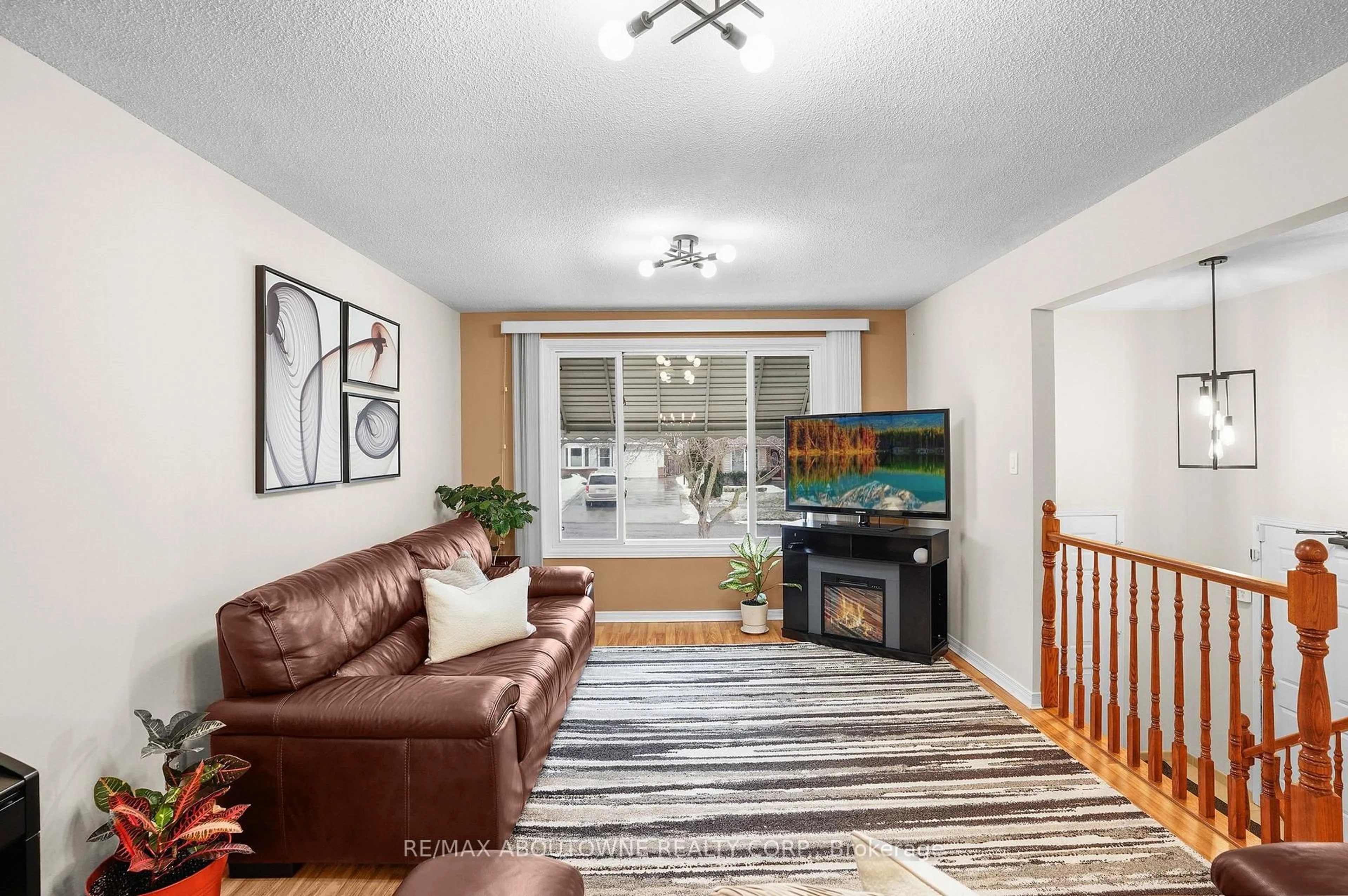 Living room with furniture, unknown for 44 The Meadows St, St. Catharines Ontario L2N 7L1