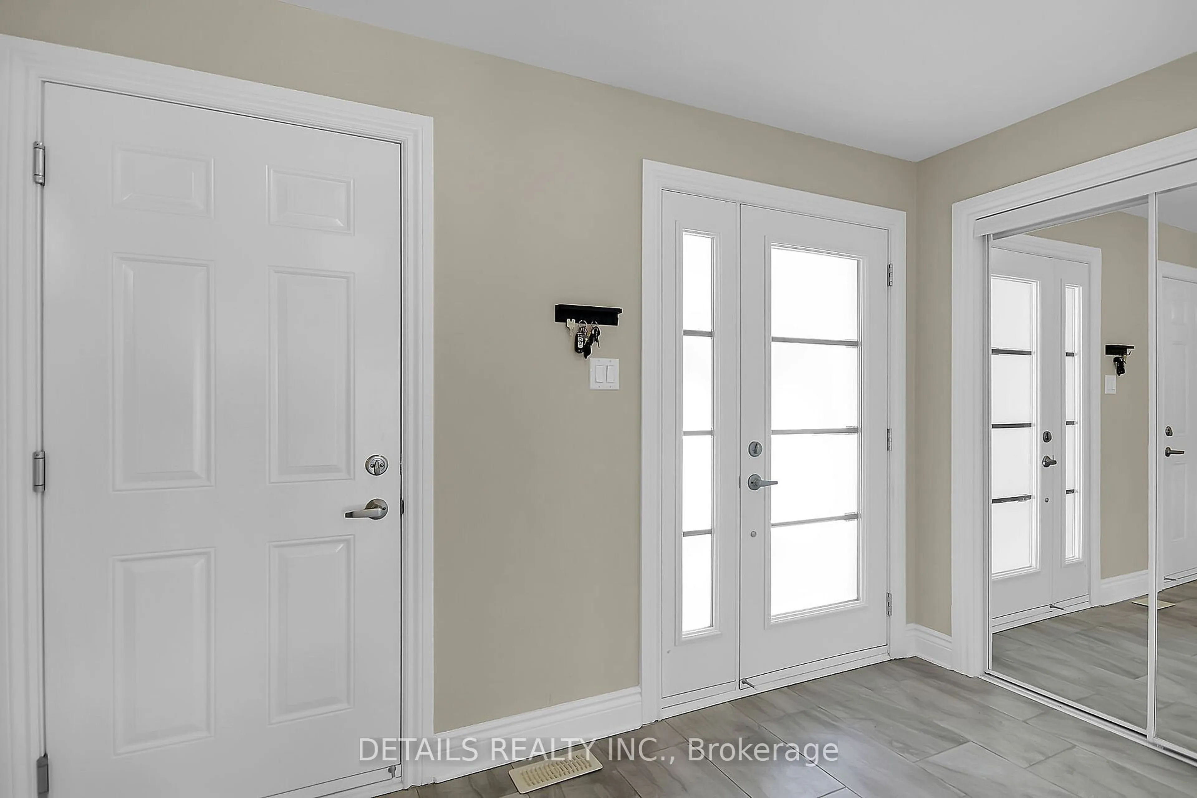 Indoor entryway for 357 Twilight Ave, Russell Ontario K4R 0E3