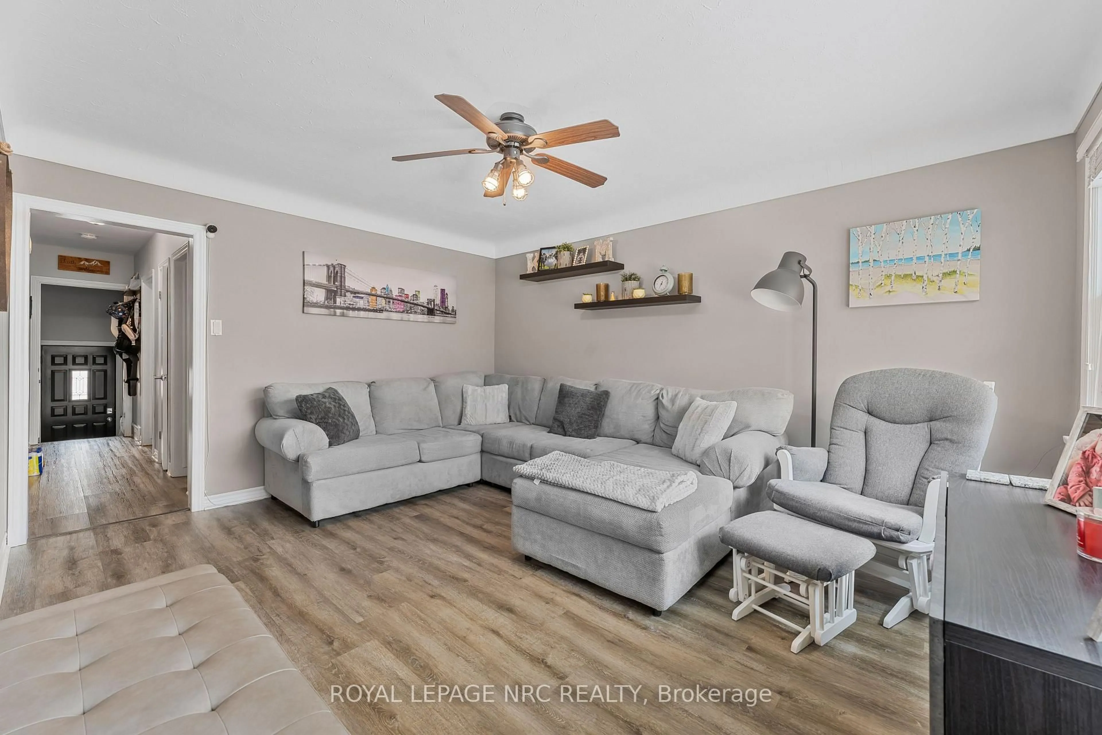 Living room with furniture, unknown for 43 MARMORA St, St. Catharines Ontario L2P 3C2