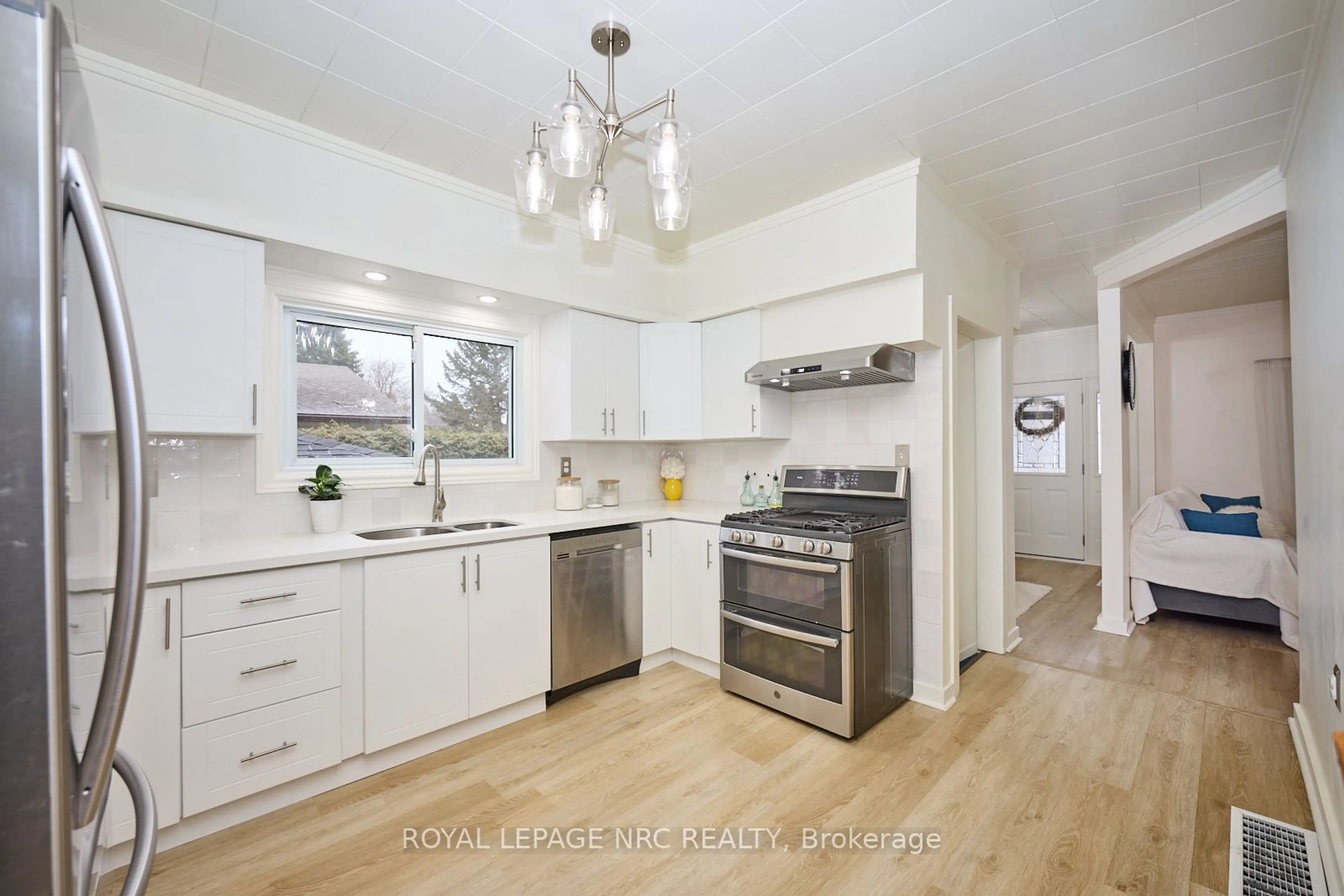 Open concept kitchen, unknown for 743 Welland Rd, Pelham Ontario L0S 1C0