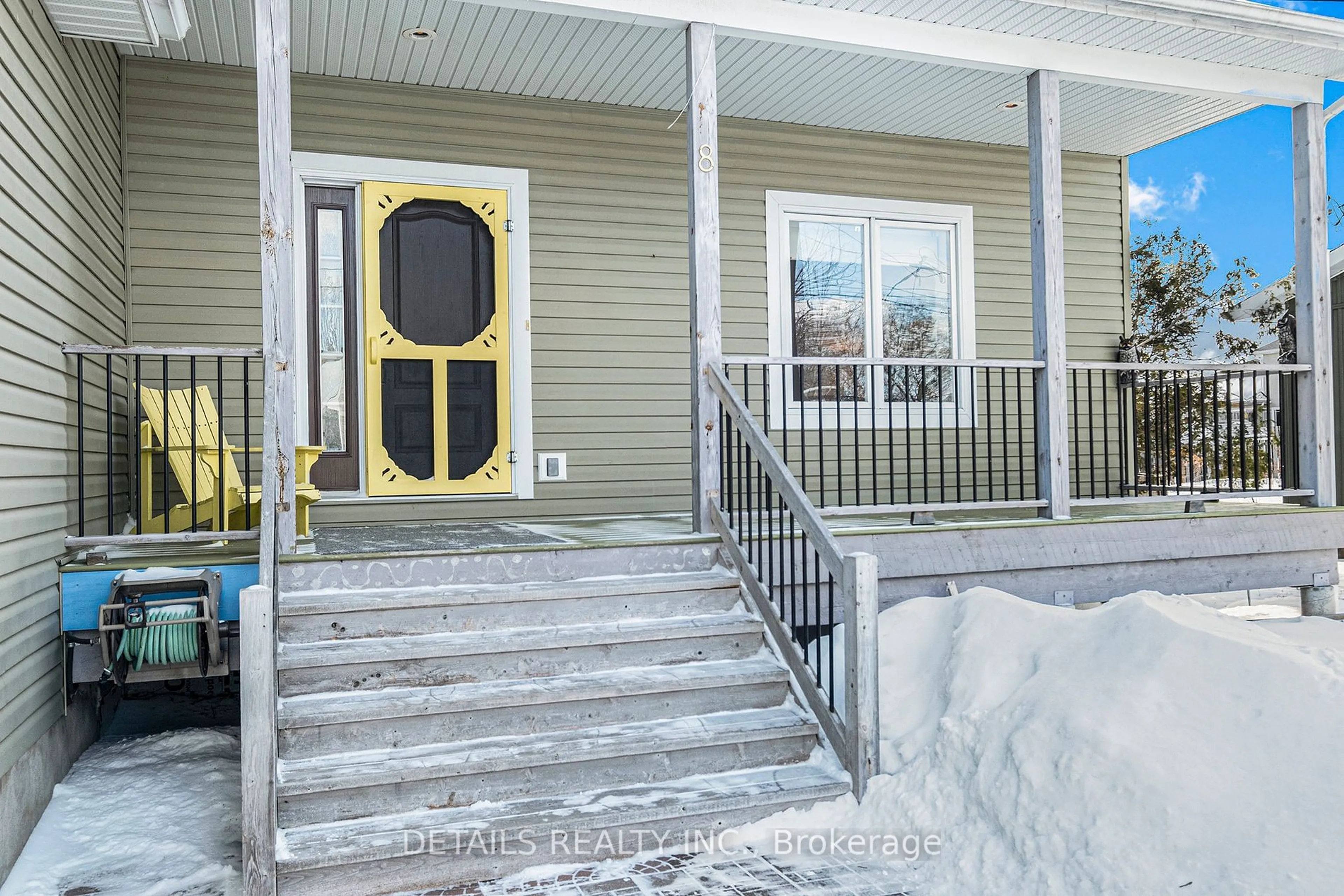 Indoor entryway for 8 Alma St, North Grenville Ontario K0G 1J0