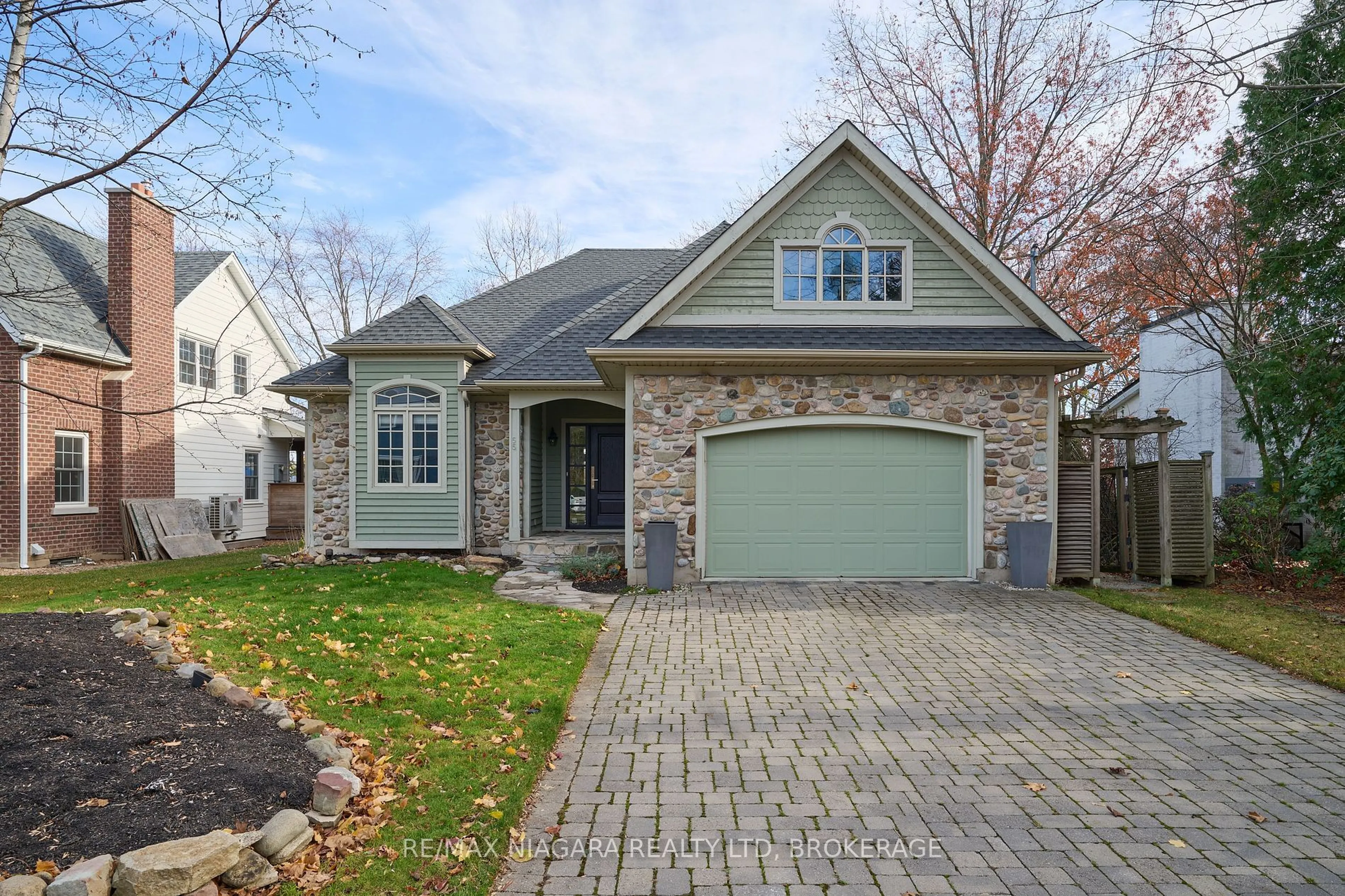 Home with brick exterior material, street for 55 HIGHLAND Ave, St. Catharines Ontario L2R 4H9