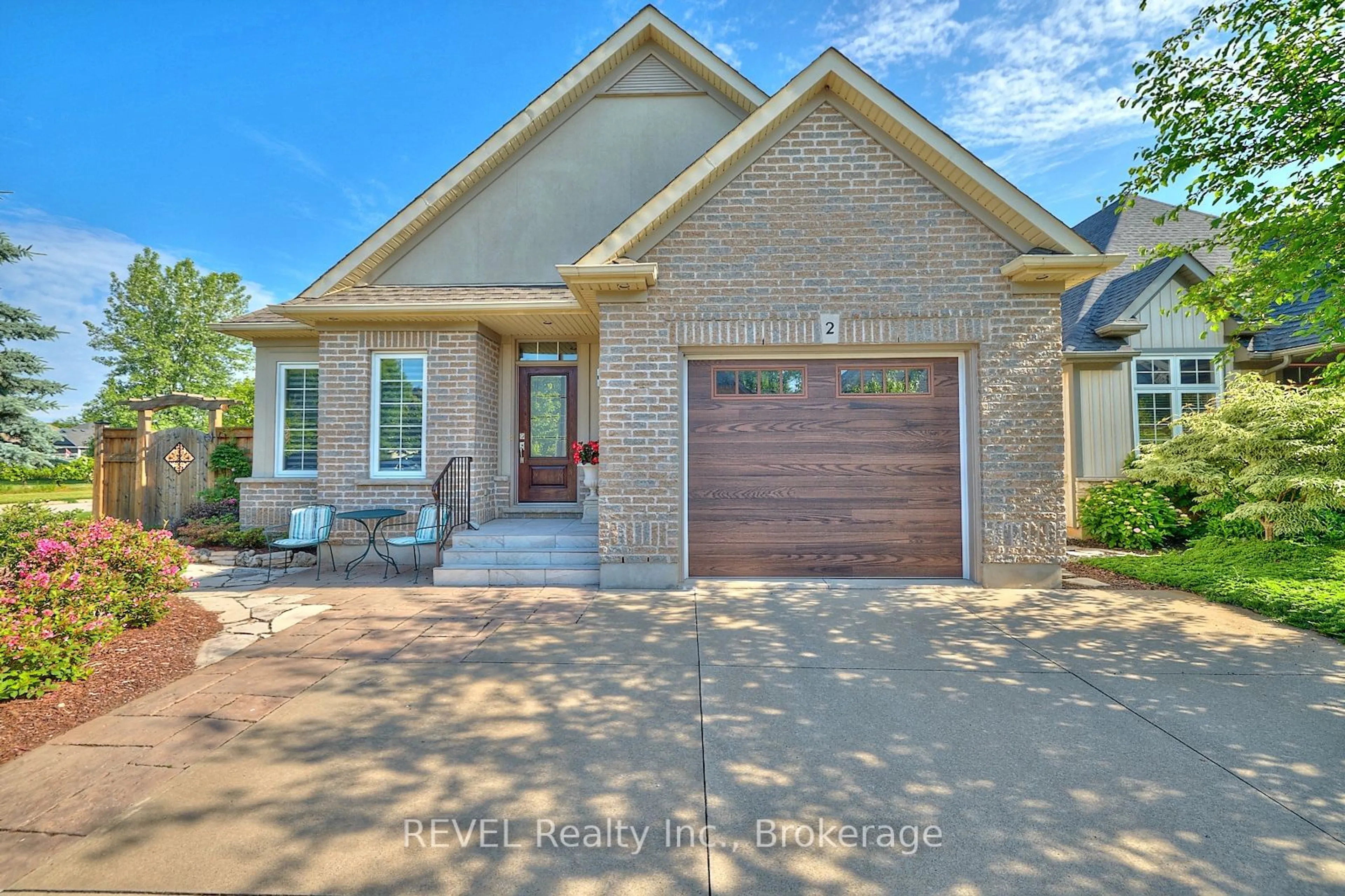 Home with brick exterior material, street for 2 Seyval Pl, Niagara-on-the-Lake Ontario L0S 1J0