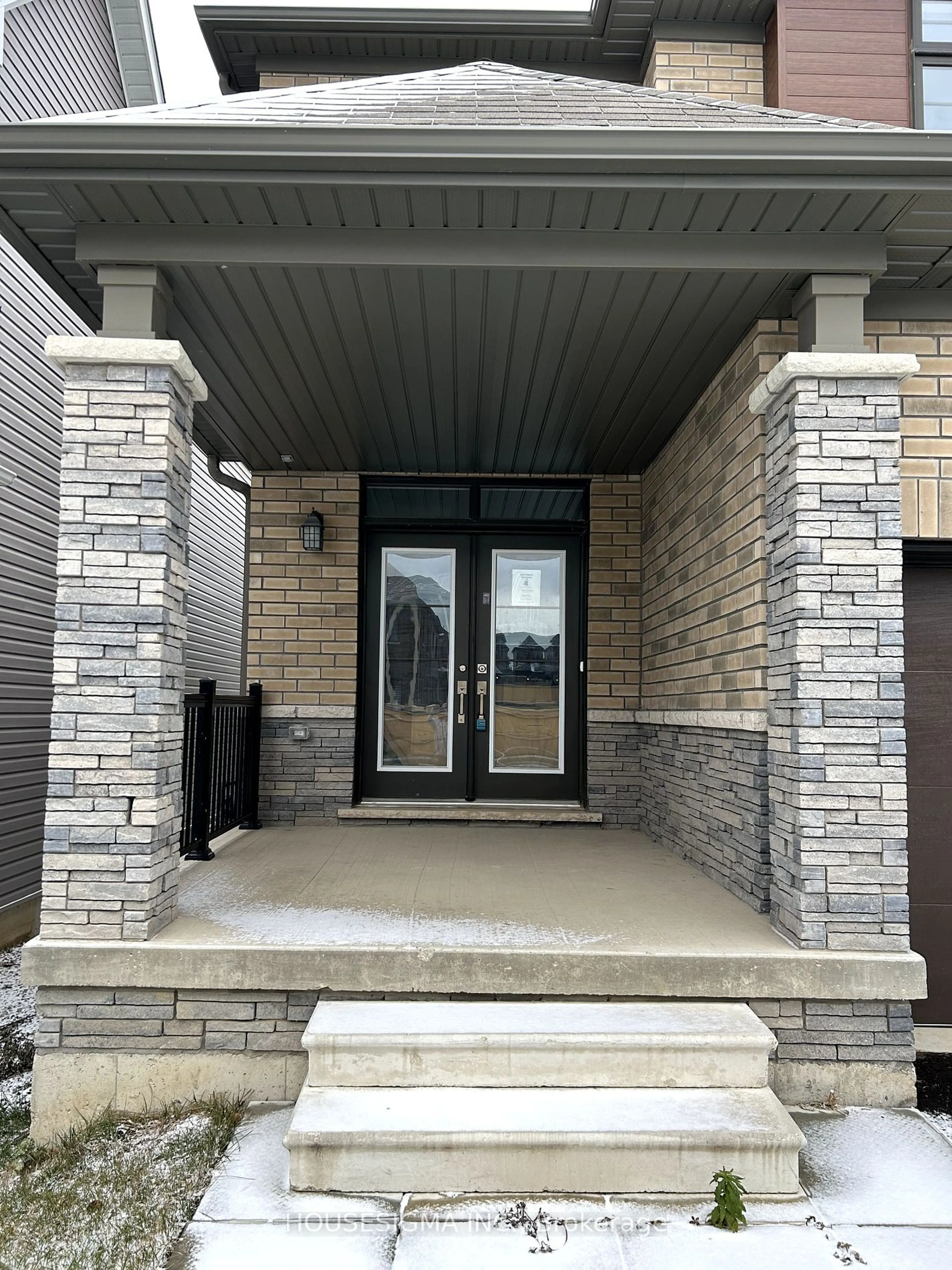 Indoor entryway for 33 Santos Dr, Haldimand Ontario N3W 0H2