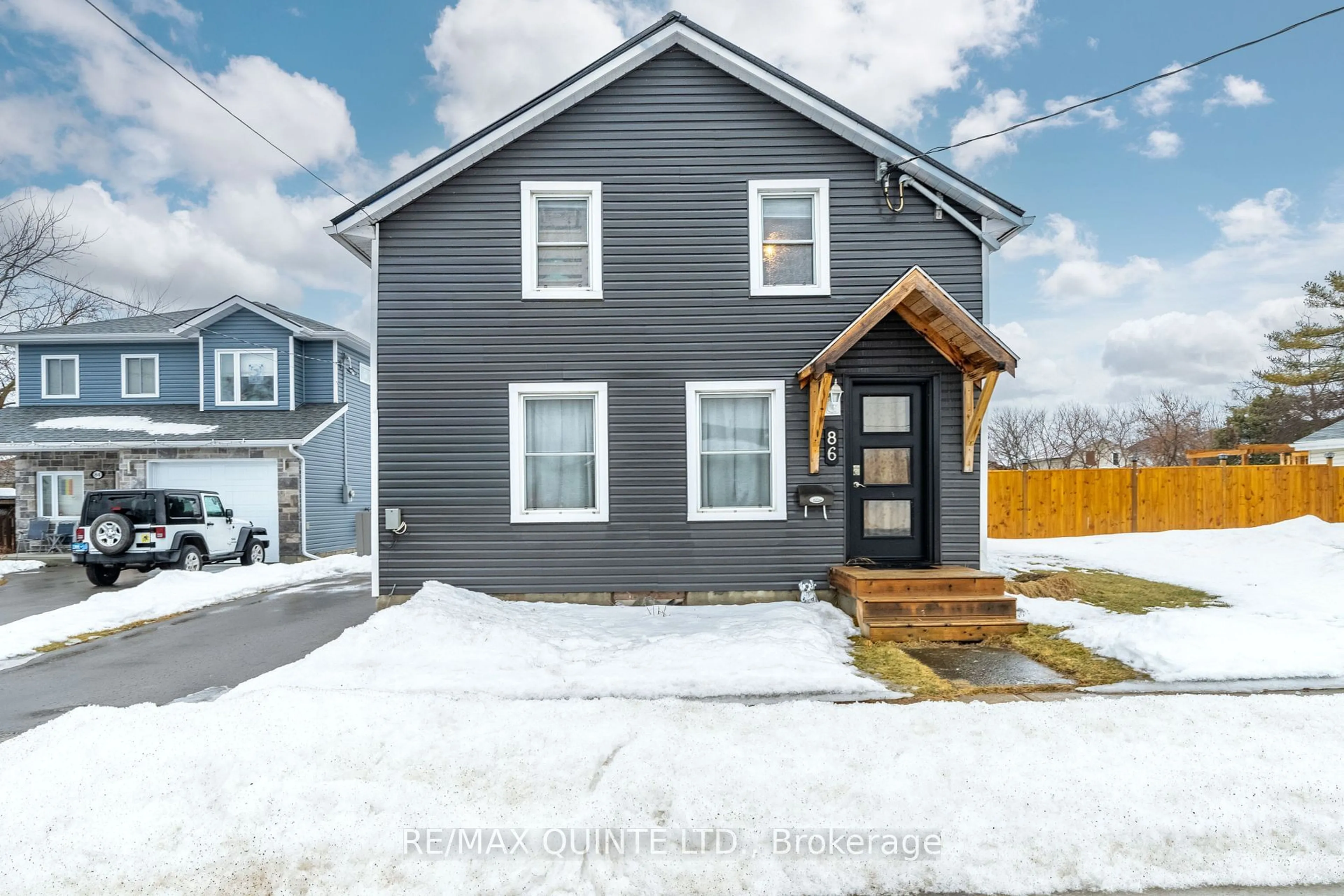 Home with vinyl exterior material, street for 86 SOUTH GEORGE St, Belleville Ontario K8N 3G9