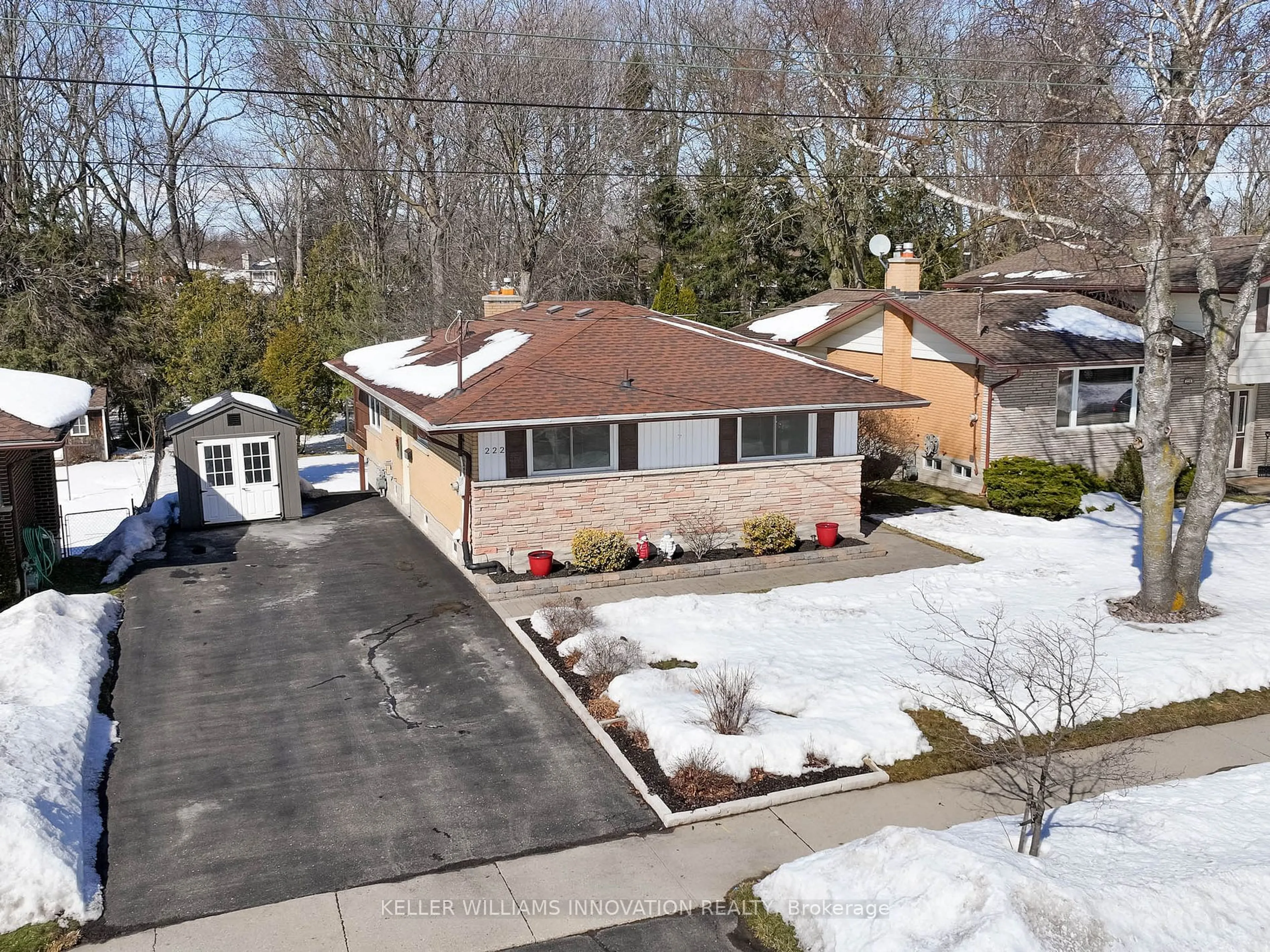 A pic from outside/outdoor area/front of a property/back of a property/a pic from drone, street for 222 Ross Ave, Kitchener Ontario N2A 1V6