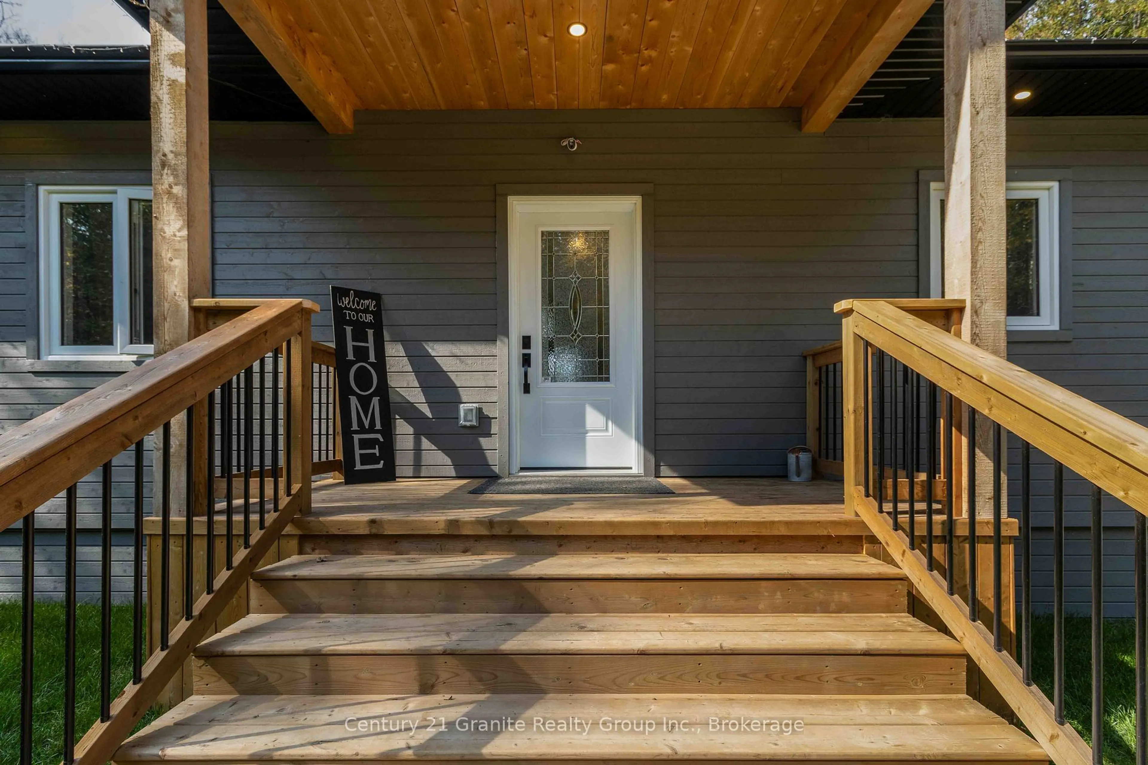 Indoor entryway for 1076 Providence Dr, Algonquin Highlands Ontario K0M 1S0