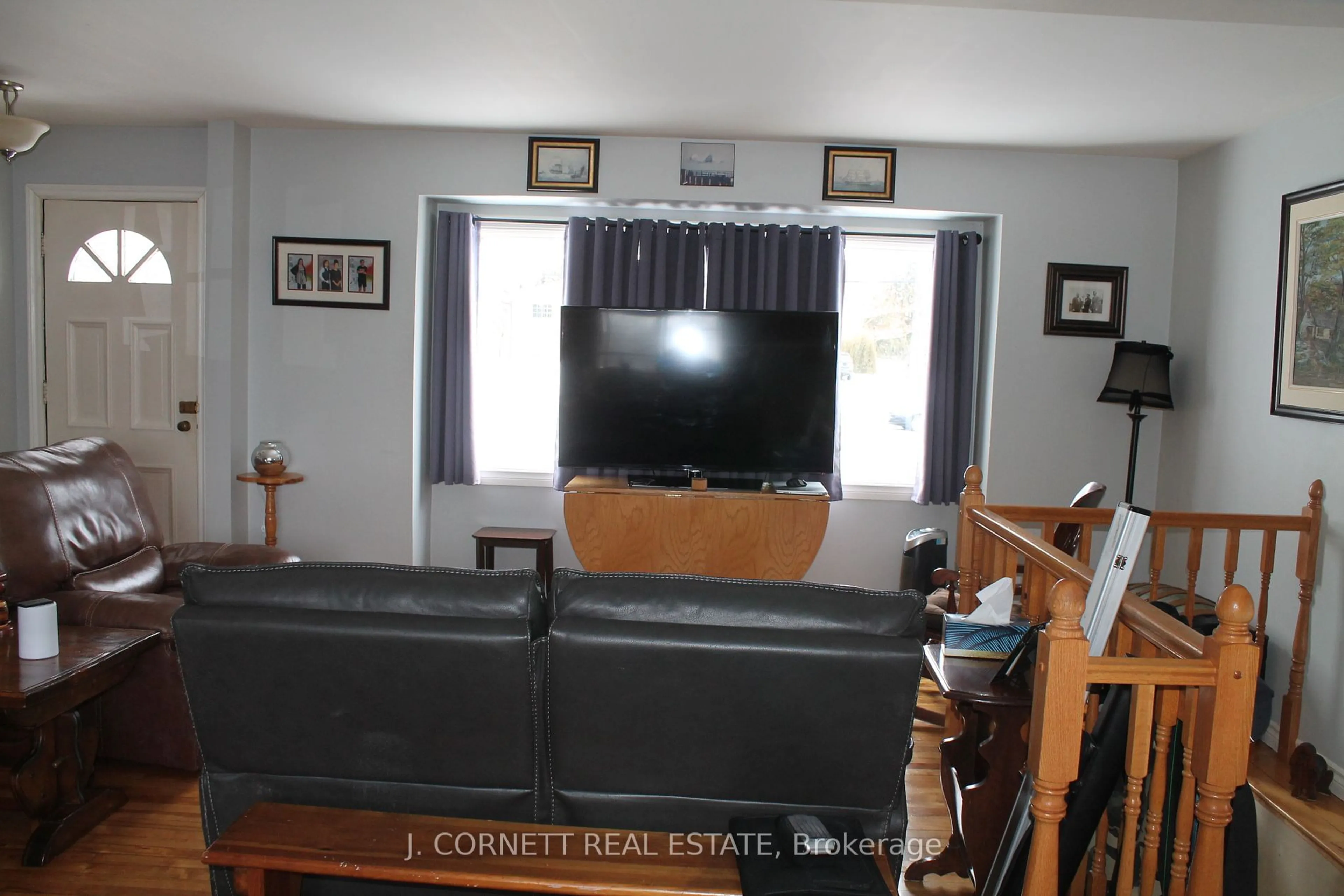 Living room with furniture, unknown for 2036 Pitt St, Cornwall Ontario K6J 5G3