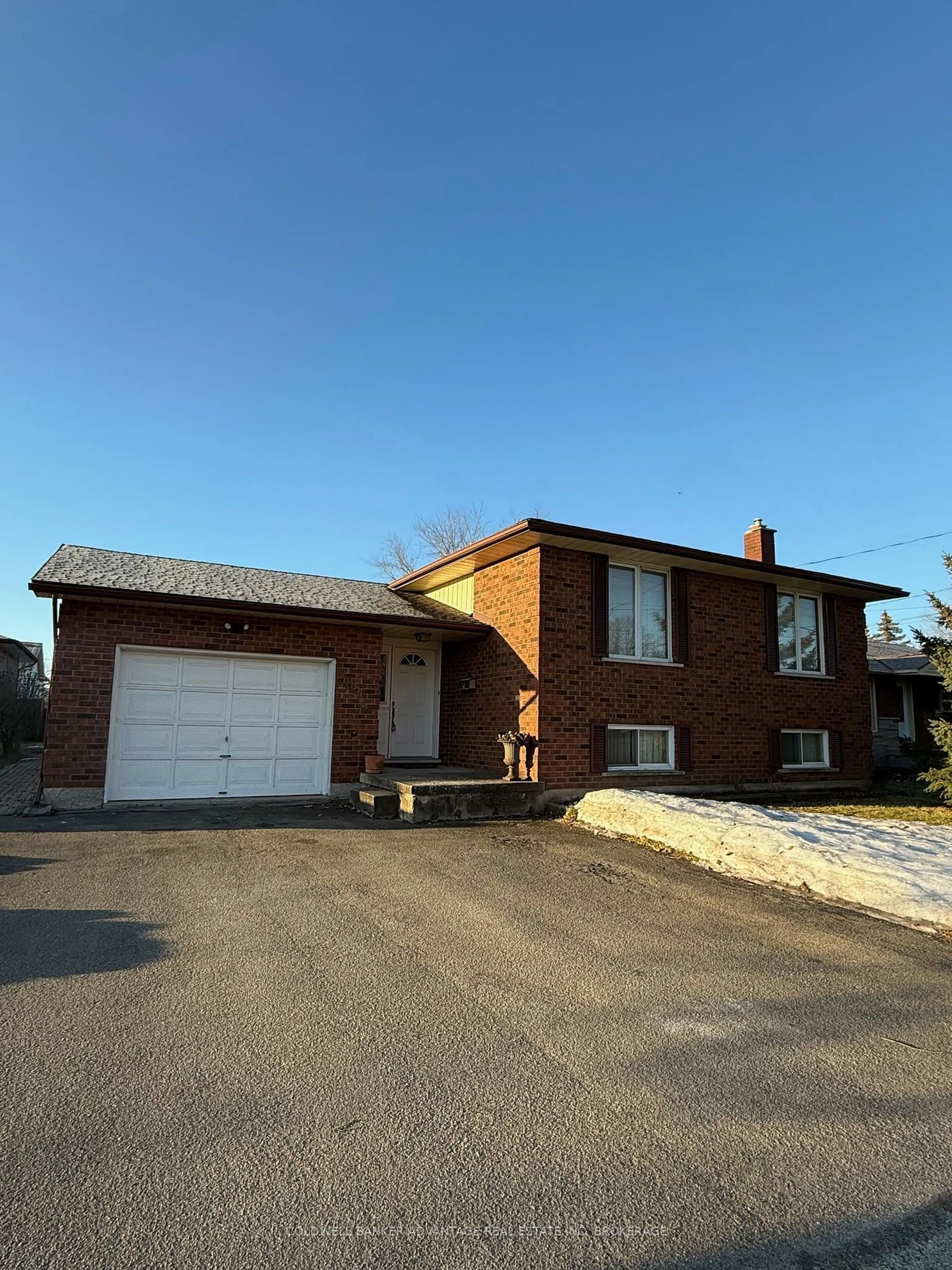 Home with brick exterior material, street for 385 Fitch St, Welland Ontario L3C 4W7