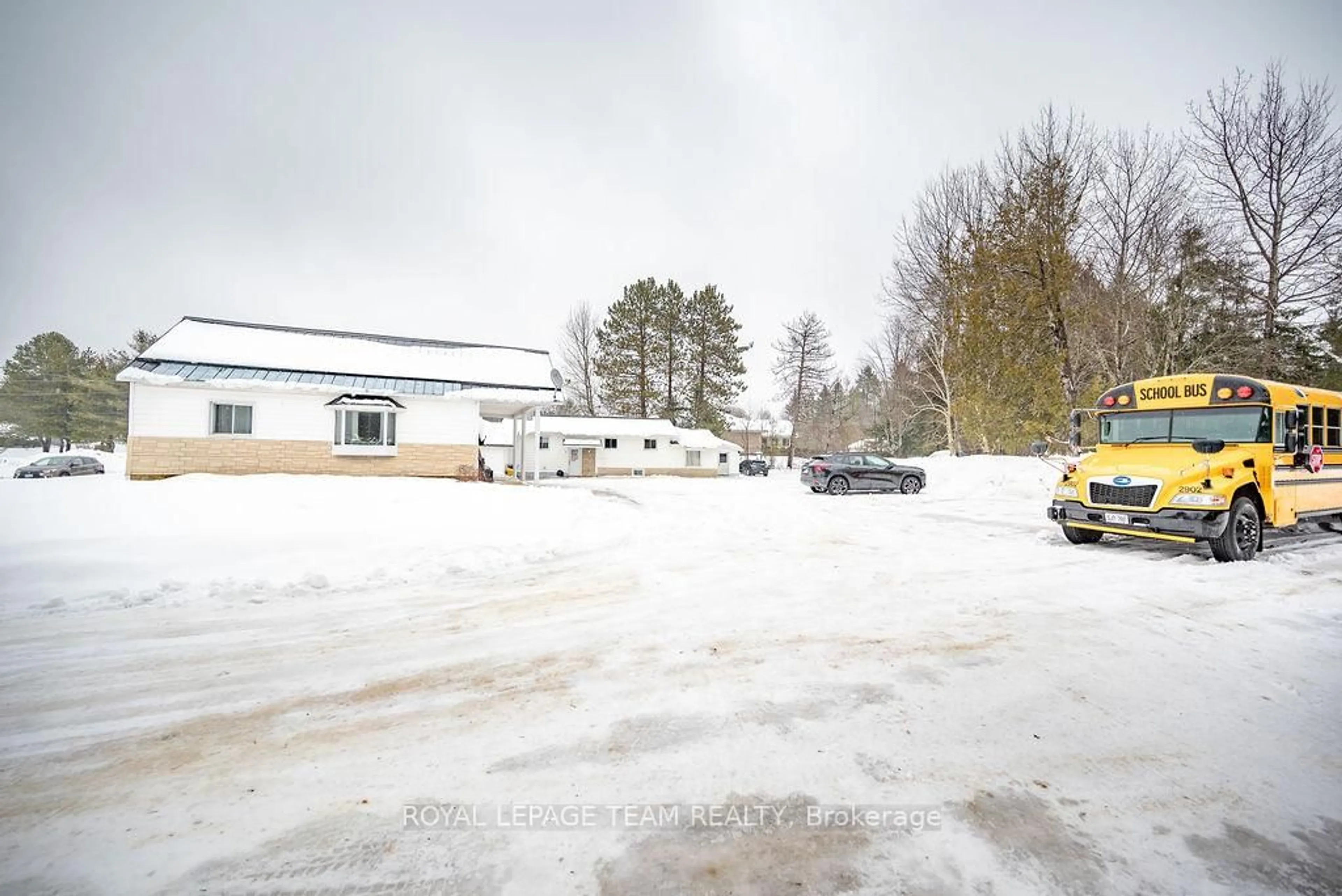 Parking for 36 Mill Yard Rd, Laurentian Hills Ontario K0J 1J0