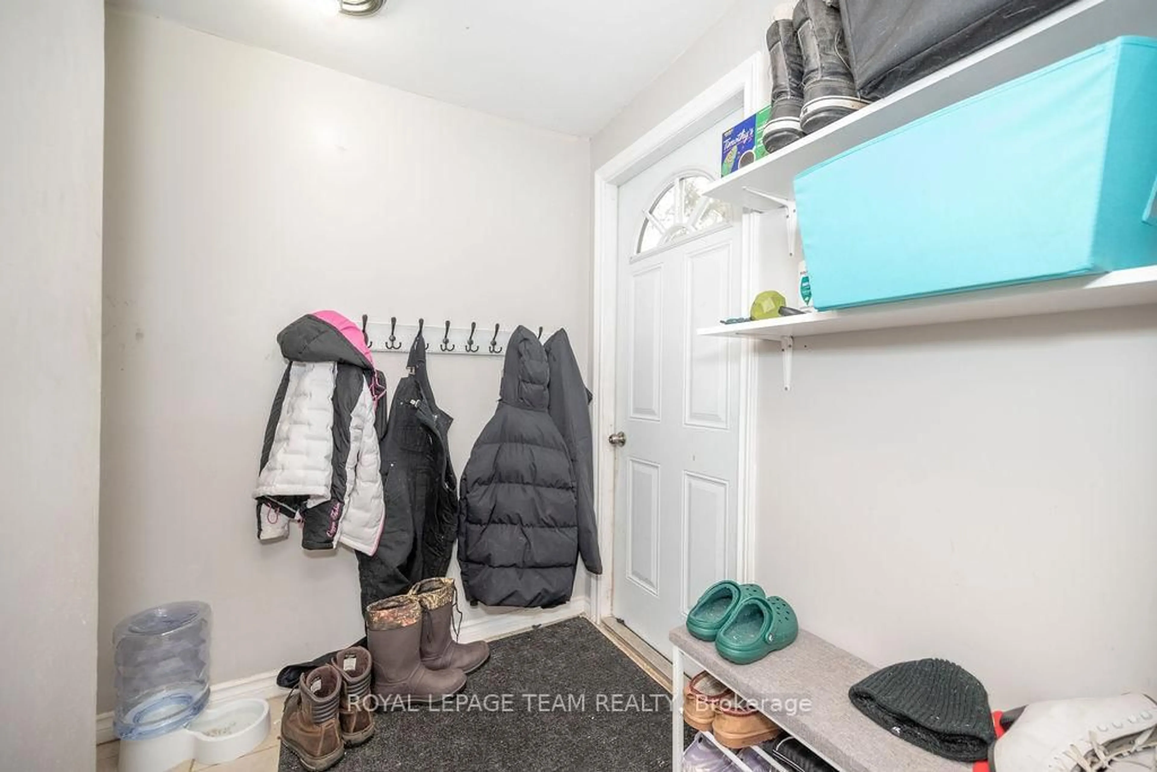 Laundry room for 36 Mill Yard Rd, Laurentian Hills Ontario K0J 1J0