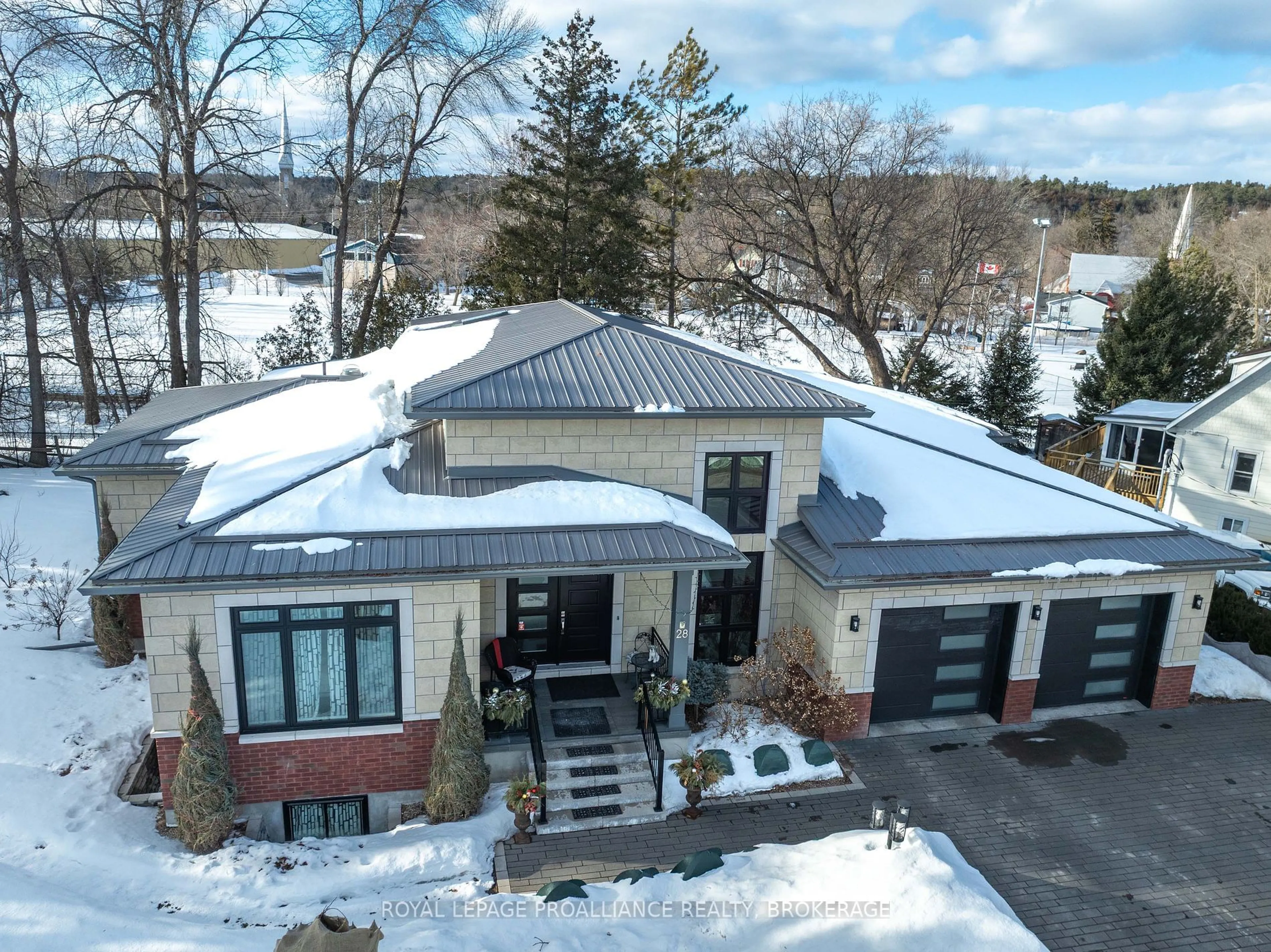 A pic from outside/outdoor area/front of a property/back of a property/a pic from drone, unknown for 28 George St, Westport Ontario K0G 1X0