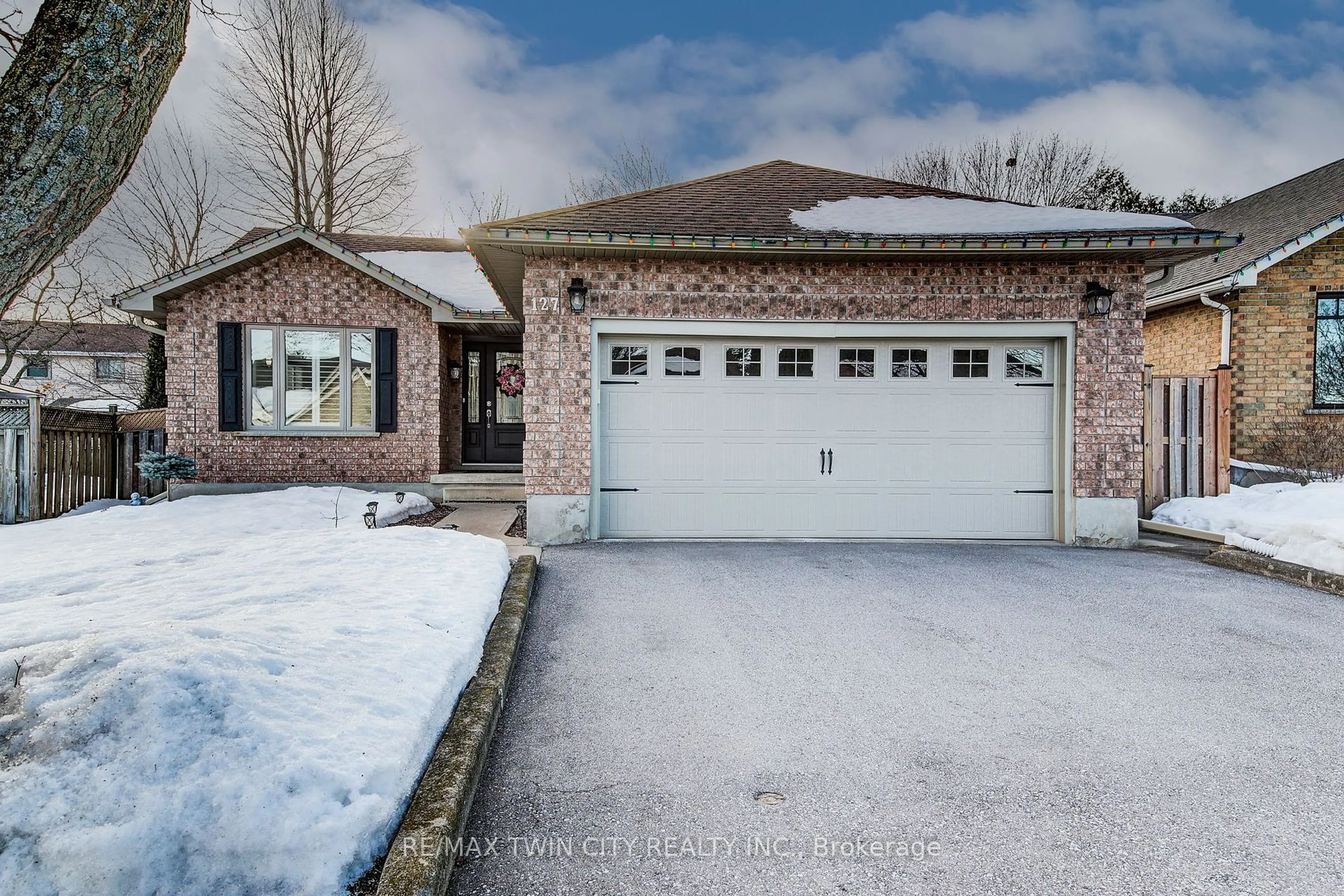 Home with brick exterior material, street for 127 Fairlake Dr, Cambridge Ontario N1S 4Z4