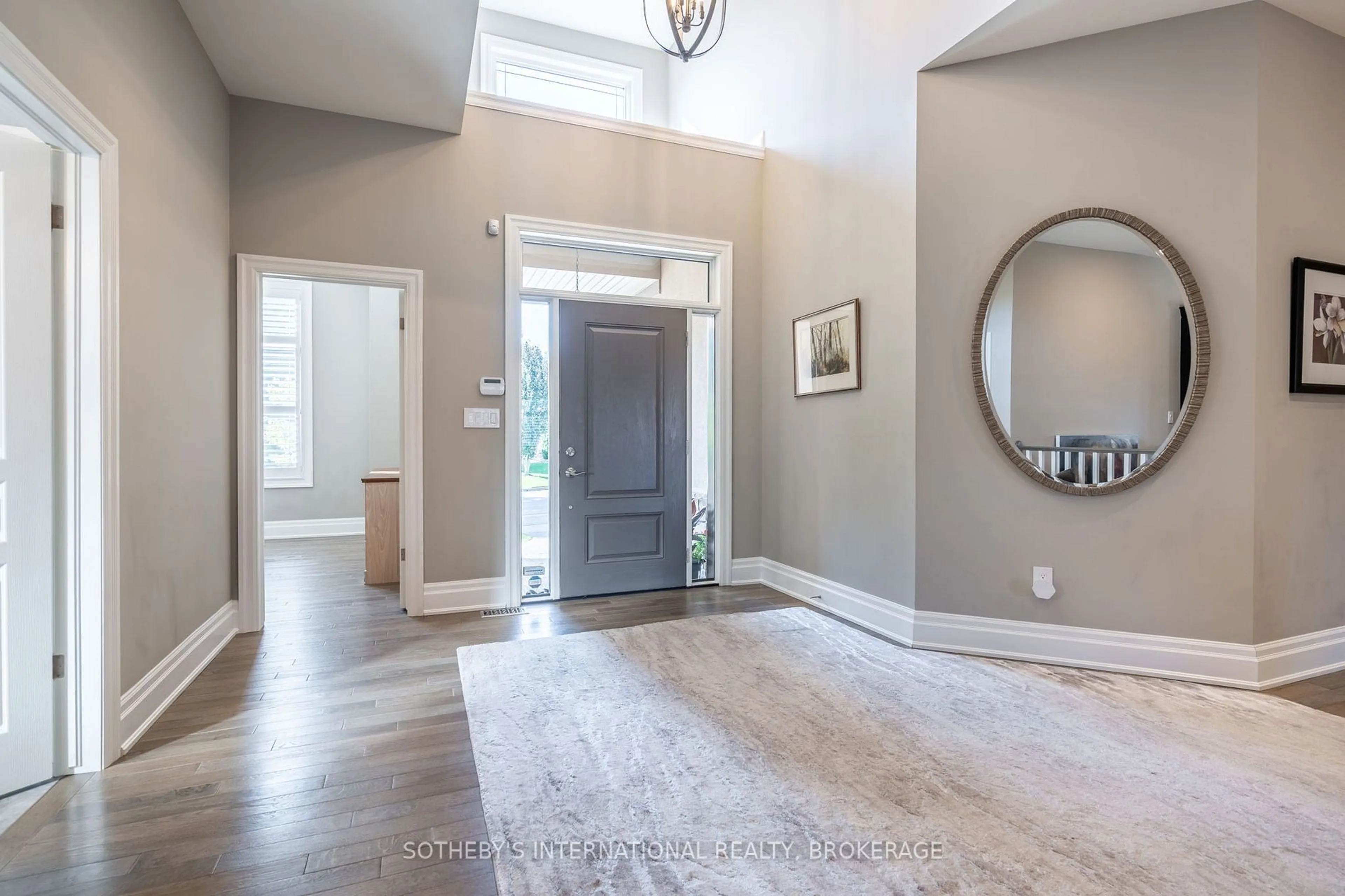 Indoor entryway for 13 Creekside Dr, Niagara-on-the-Lake Ontario L0S 1P0