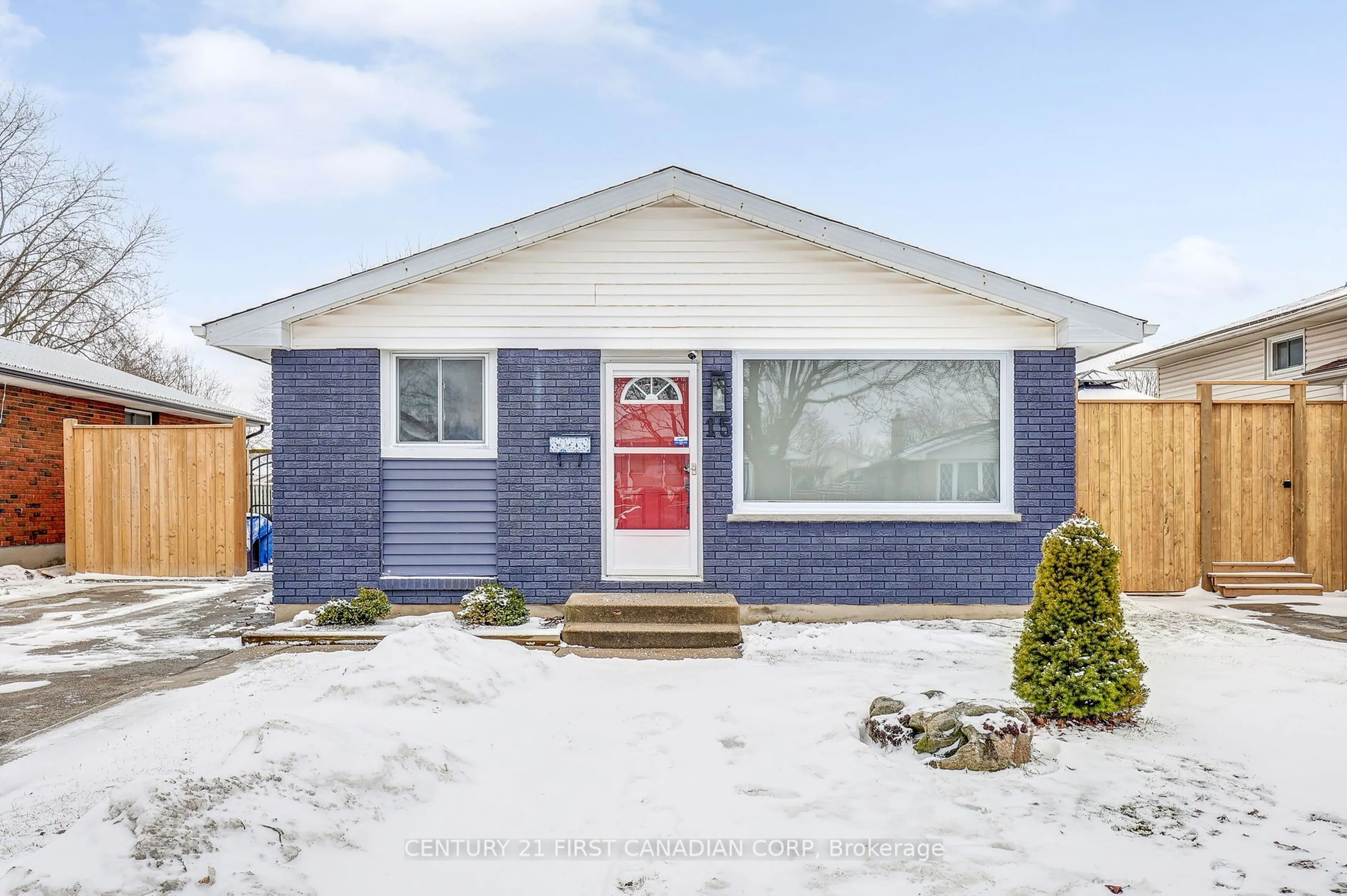 Home with vinyl exterior material, street for 15 HARDING Cres, London Ontario N6E 1G2