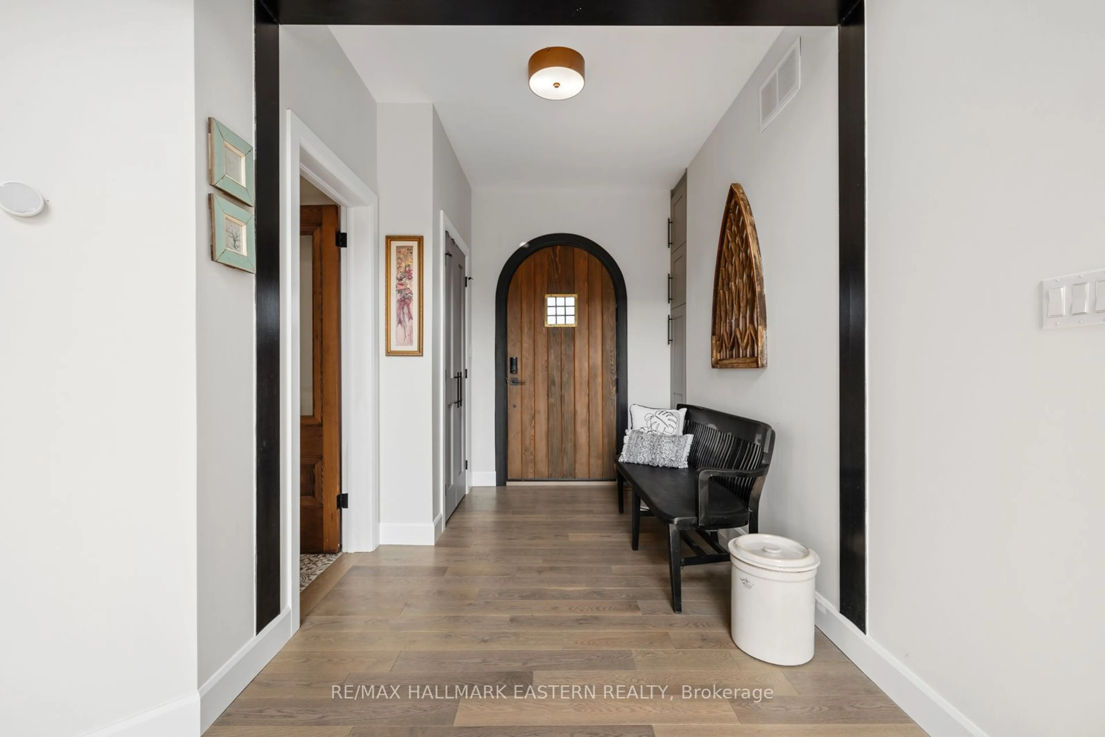 Indoor entryway for 14 Ferguson Hill Rd, Brighton Ontario K0K 1R0