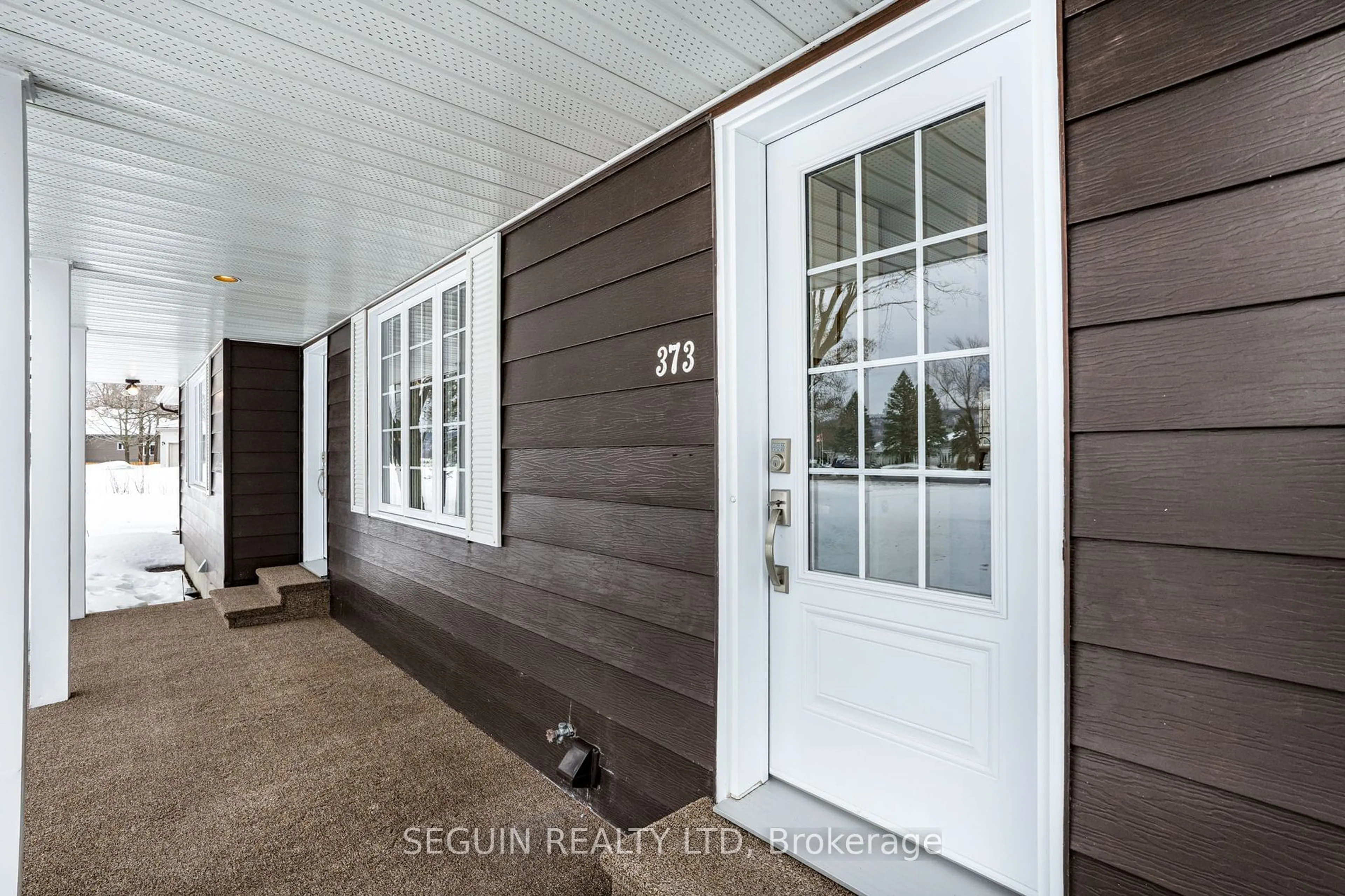 Indoor entryway for 373 Front Rd, Champlain Ontario K0B 1K0