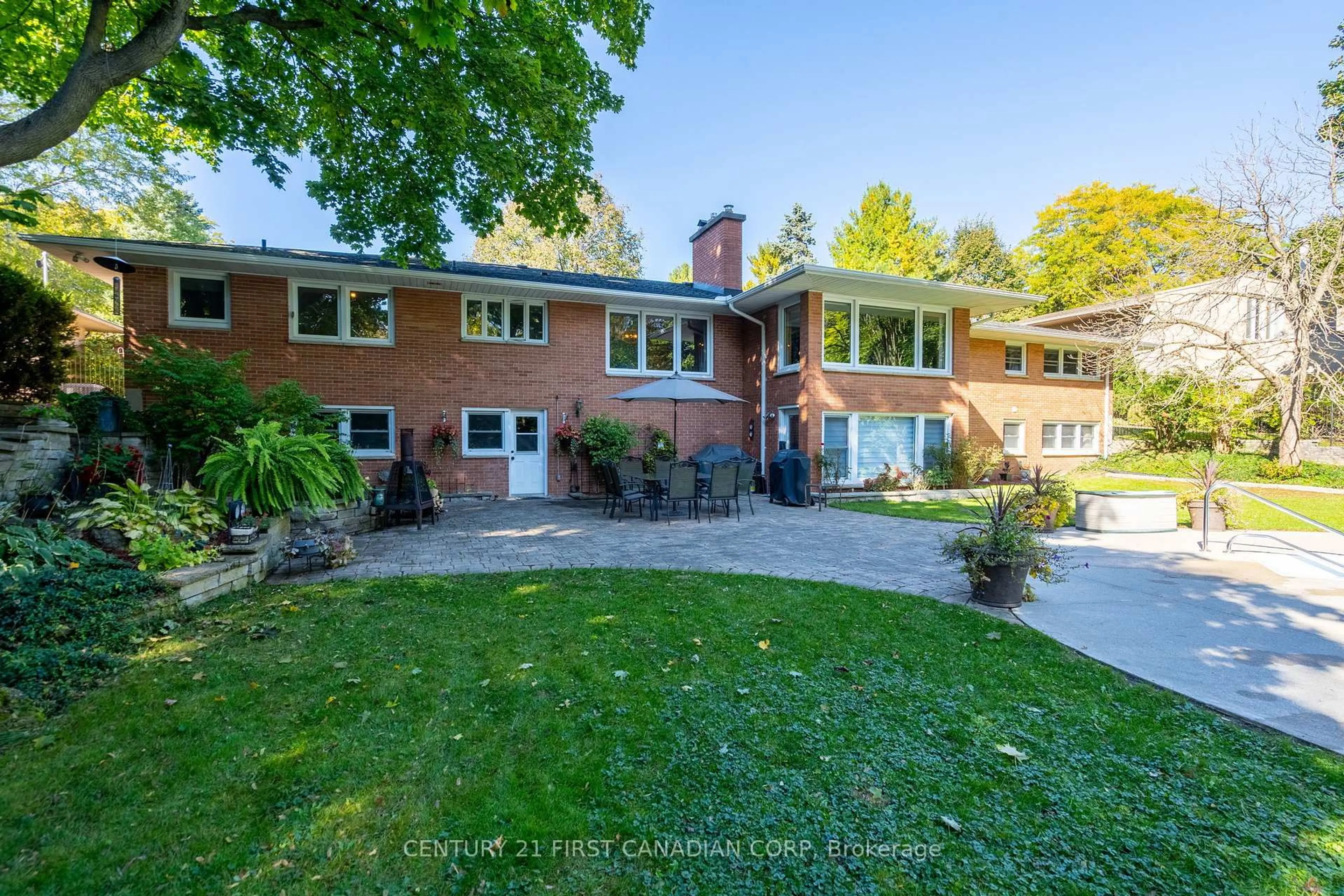 A pic from outside/outdoor area/front of a property/back of a property/a pic from drone, street for 1496 Stoneybrook Cres, London North Ontario N5X 1C5