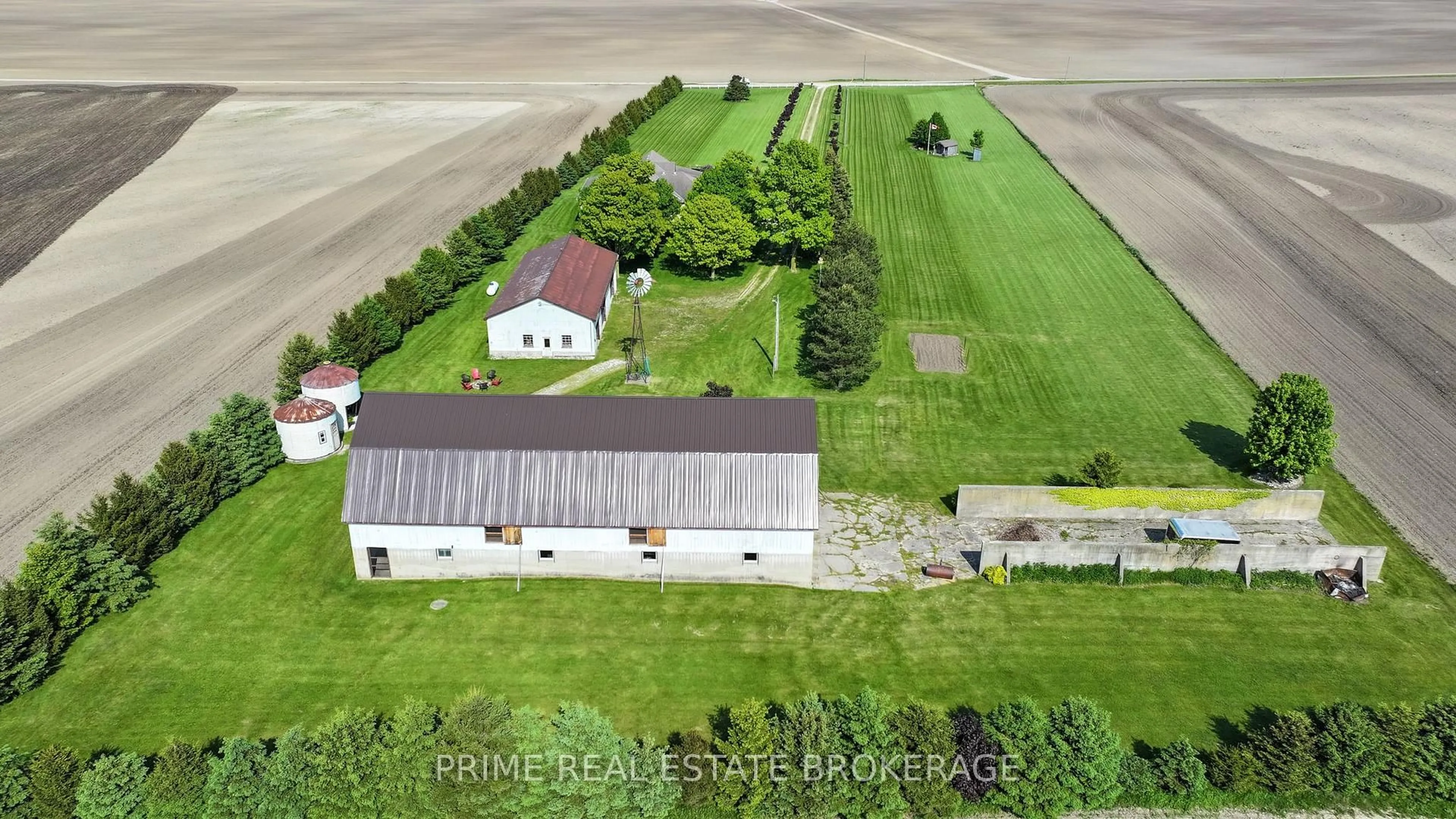 A pic from outside/outdoor area/front of a property/back of a property/a pic from drone, building for 69395 Eagleson Line, North Middlesex Ontario N0M 2K0