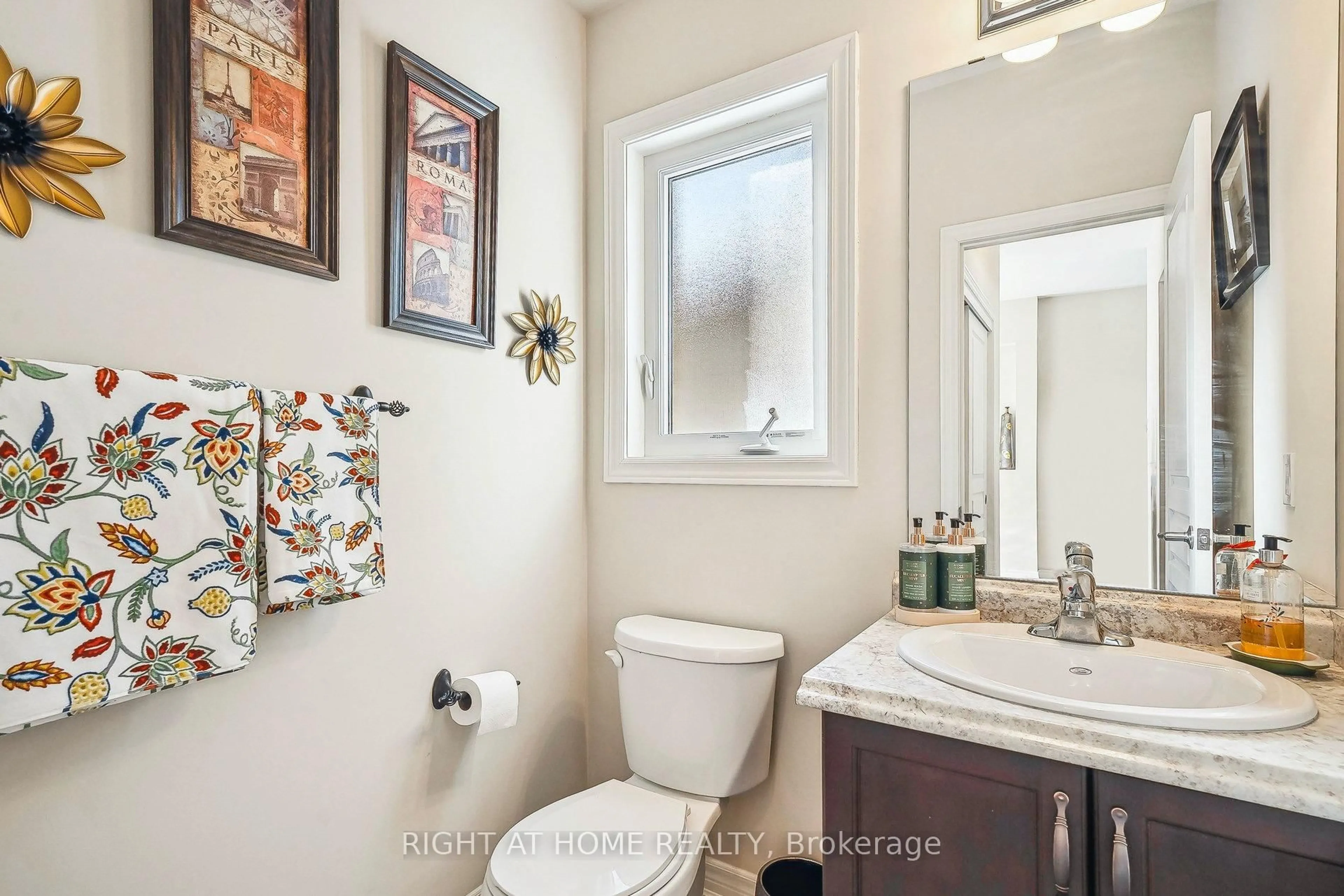 Standard bathroom, ceramic/tile floor for 6311 Sam Iorfida Dr, Niagara Falls Ontario L2G 0G9