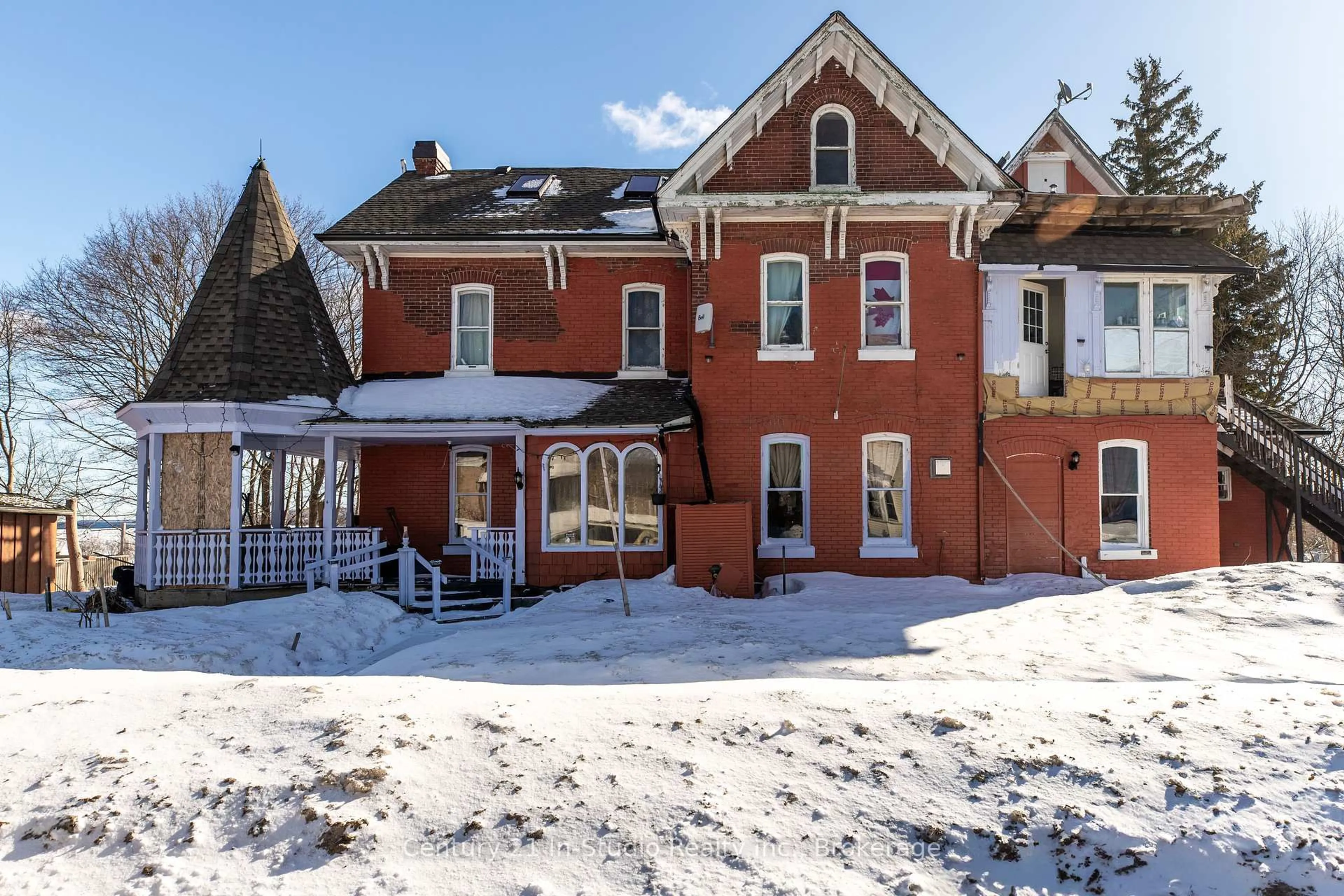 A pic from outside/outdoor area/front of a property/back of a property/a pic from drone, building for 561 Gould St, South Bruce Peninsula Ontario N0H 2T0