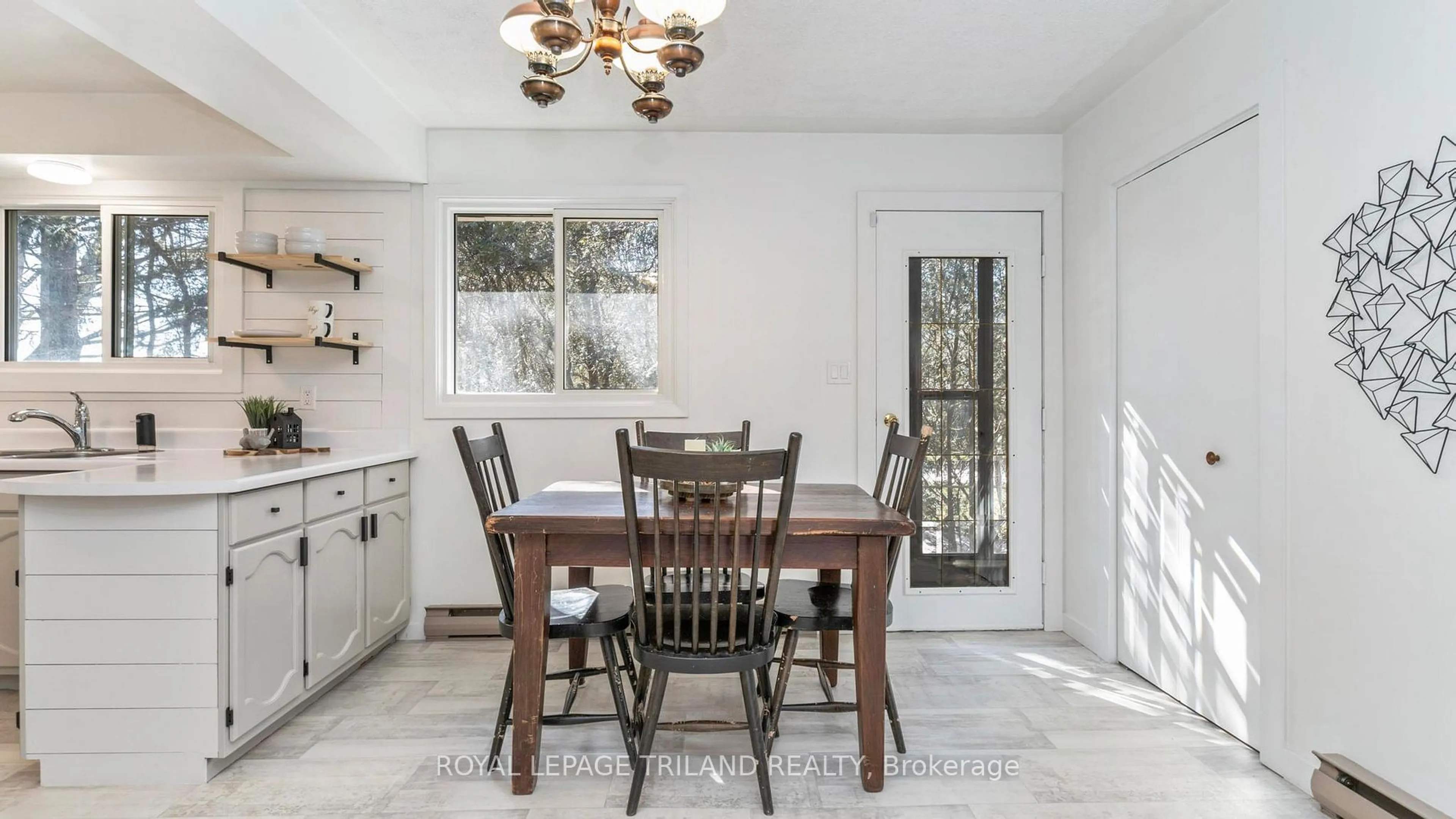 Dining room, ceramic/tile floor for 8945 HACIENDA Rd, Aylmer Ontario N5H 2R1