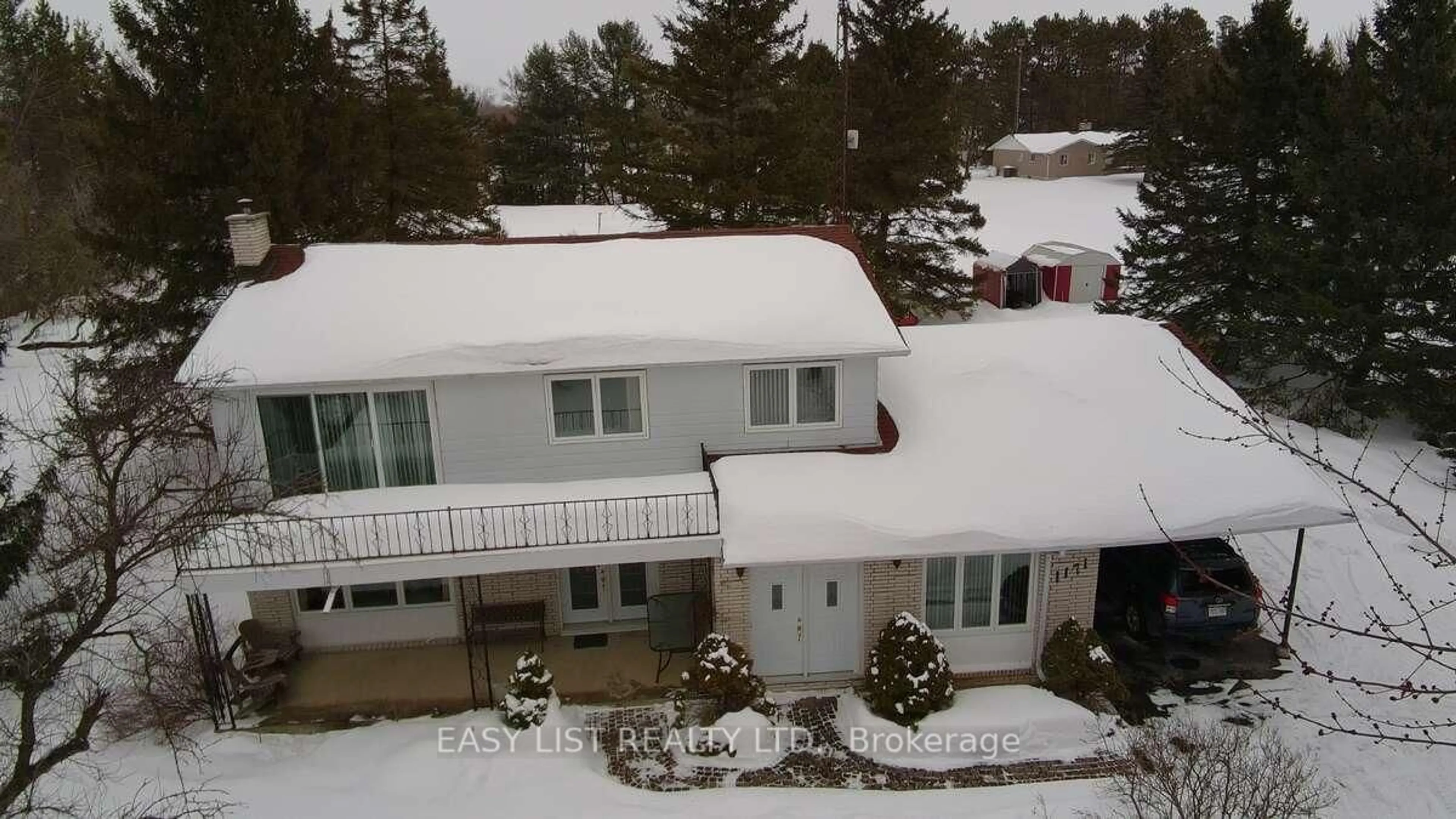 A pic from outside/outdoor area/front of a property/back of a property/a pic from drone, unknown for 1171 Wade Rd, Russell Ontario K4R 1E5