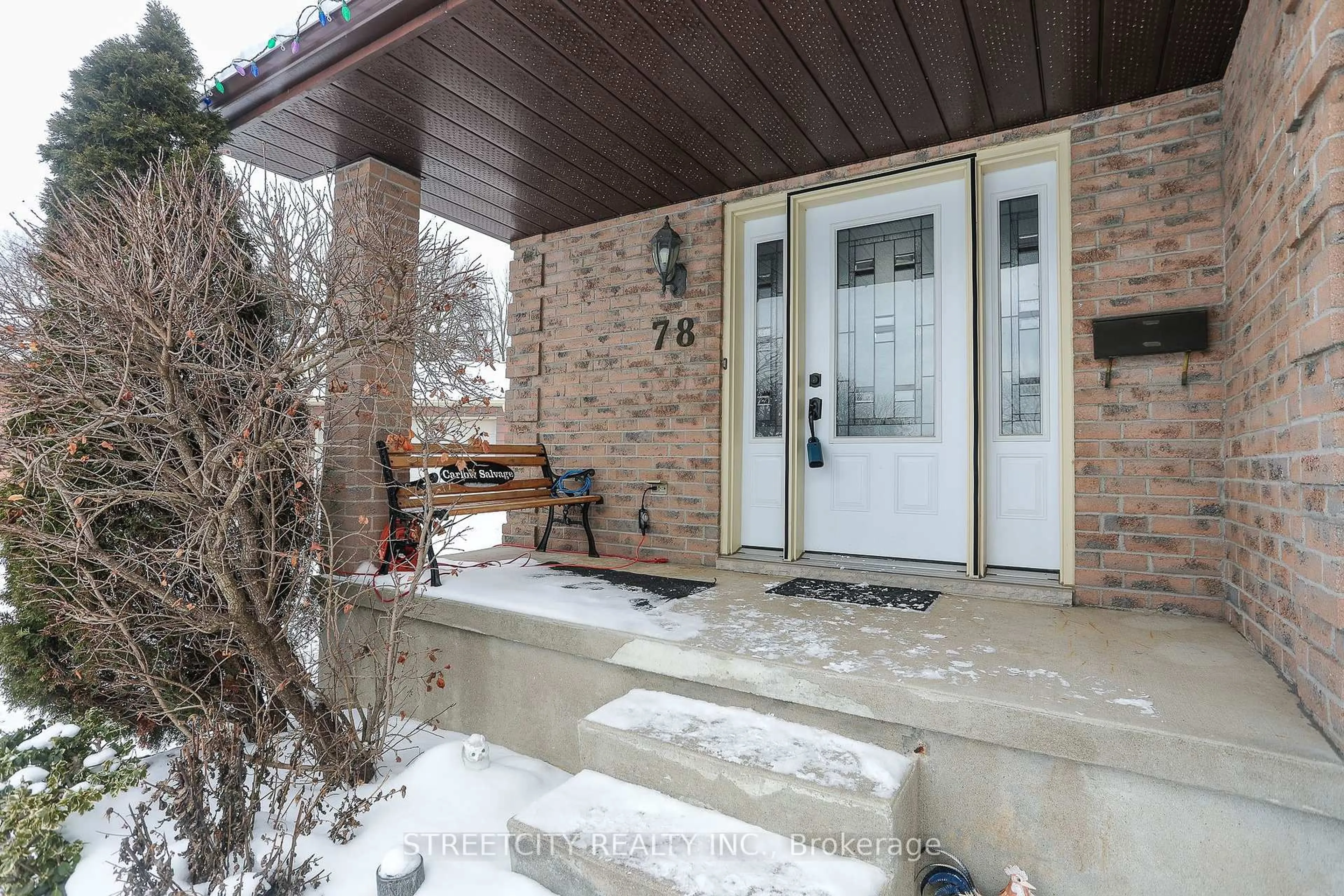 Indoor entryway for 78 Sussex Pl, London Ontario N5Y 5H3