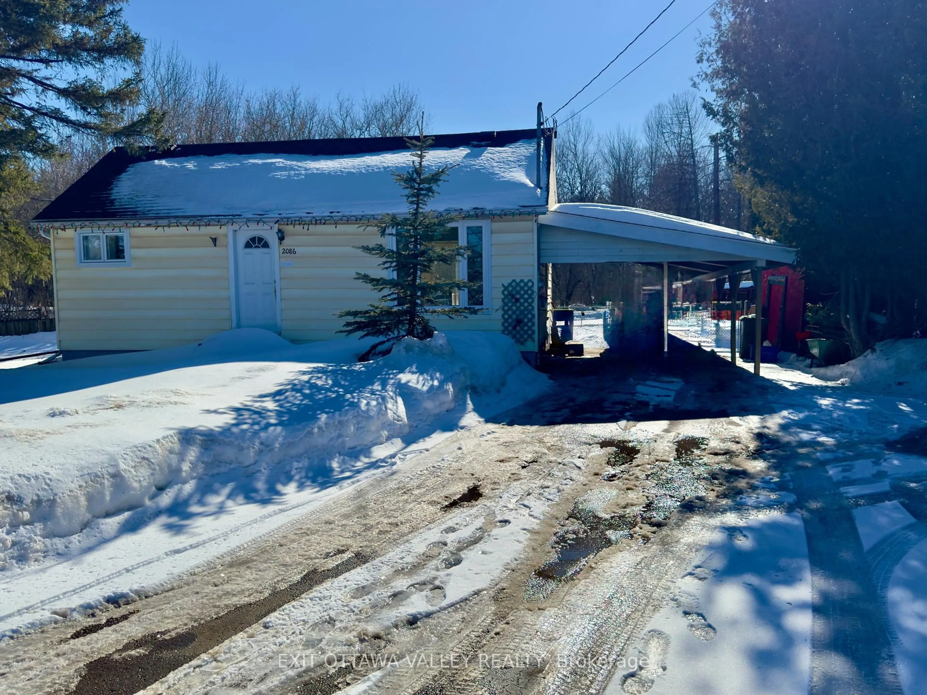 A pic from outside/outdoor area/front of a property/back of a property/a pic from drone, street for 2086 Petawawa Blvd, Petawawa Ontario K8A 7G9