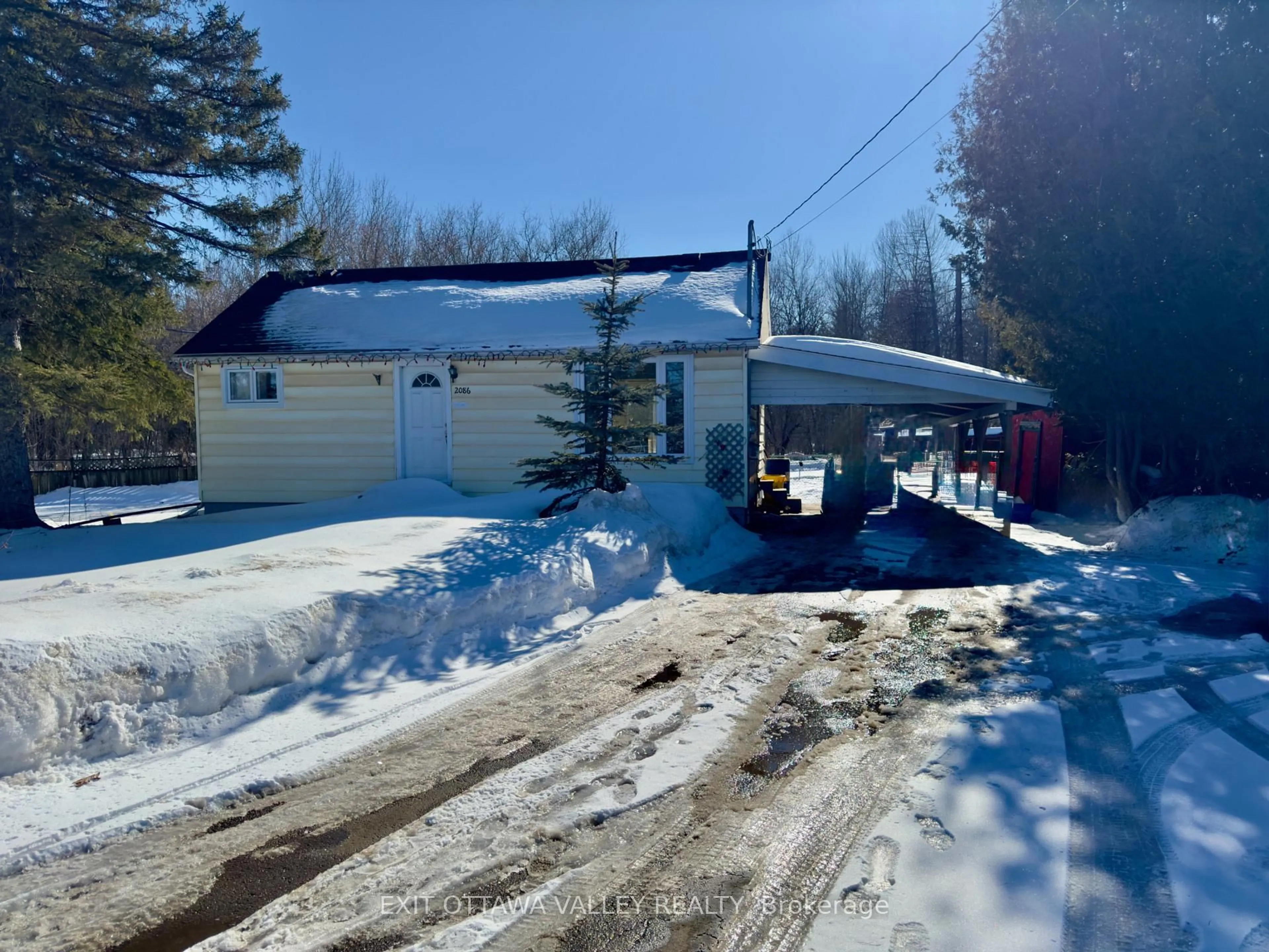 A pic from outside/outdoor area/front of a property/back of a property/a pic from drone, street for 2086 Petawawa Blvd, Petawawa Ontario K8A 7G9